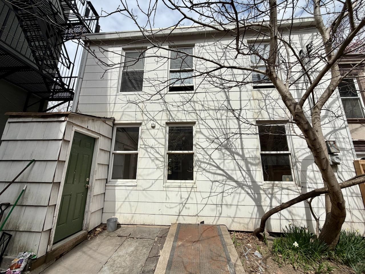 304 2ND ST Unit: 2R