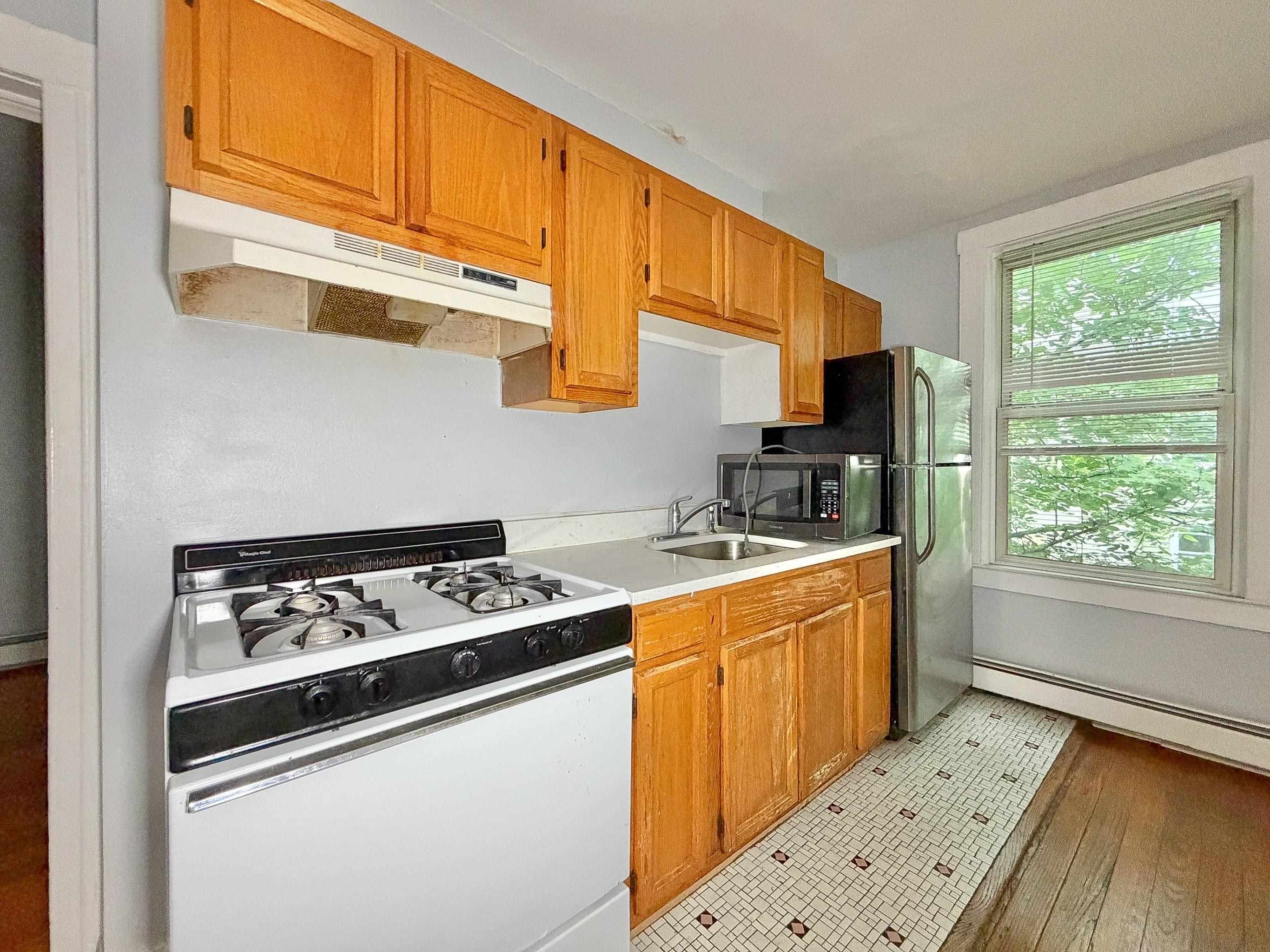 304 2ND ST Unit: 2R