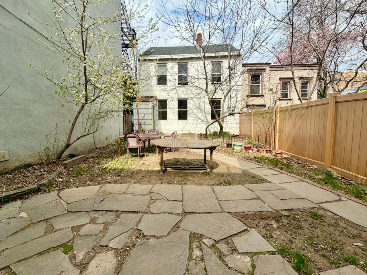 304 2ND ST Unit: 2R