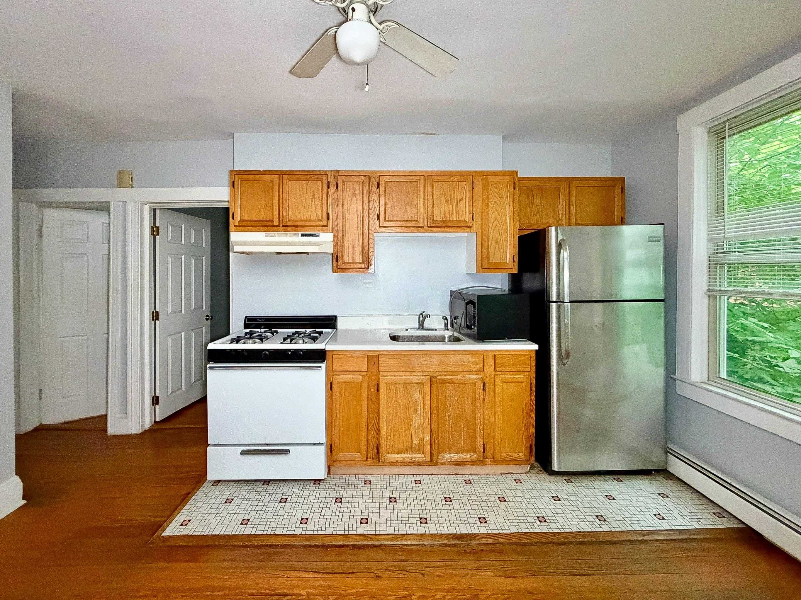 304 2ND ST Unit: 2R