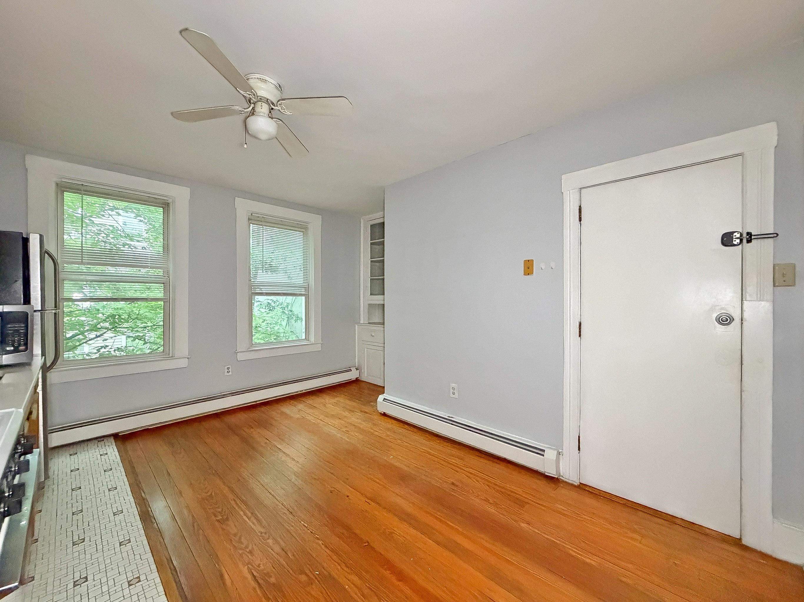 304 2ND ST Unit: 2R