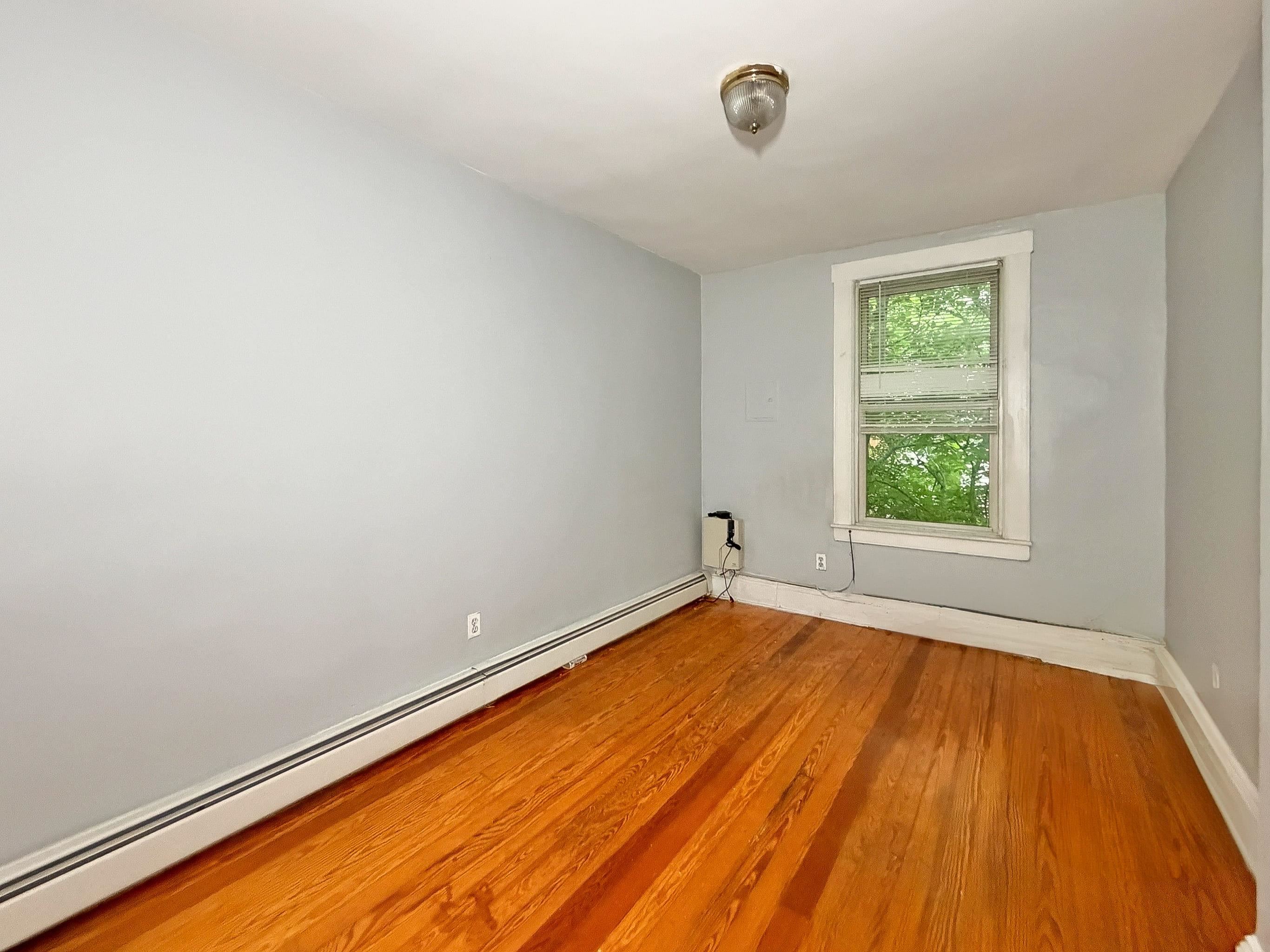 304 2ND ST Unit: 2R