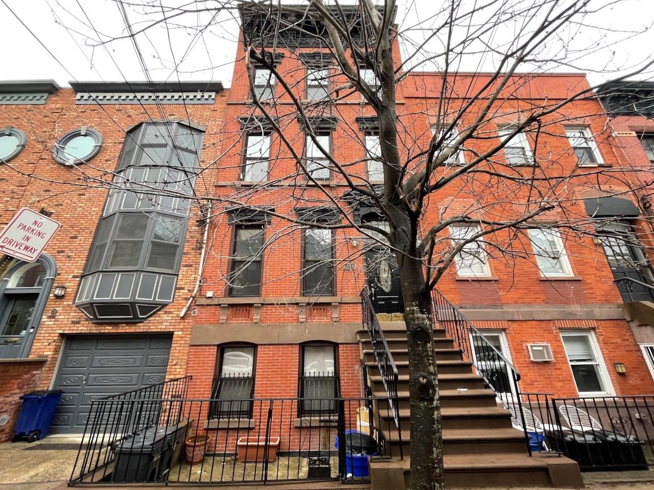 733 PARK AVE Unit: G