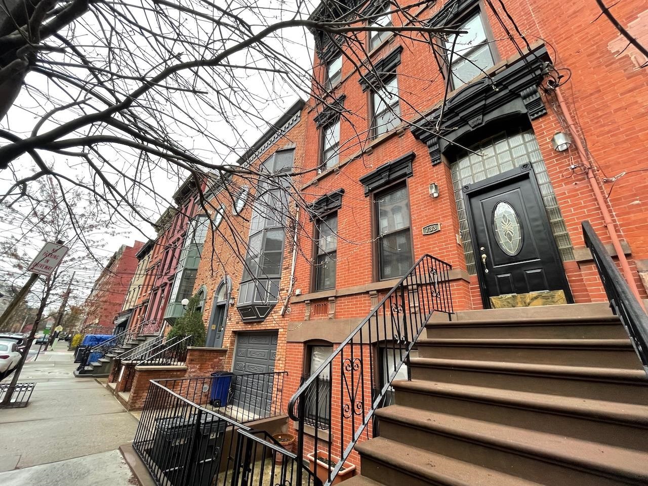 733 PARK AVE Unit: G