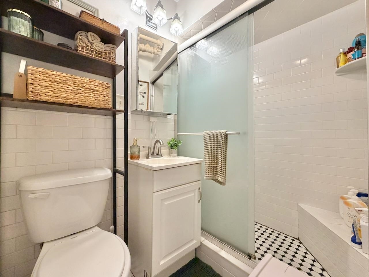 733 PARK AVE Unit: G