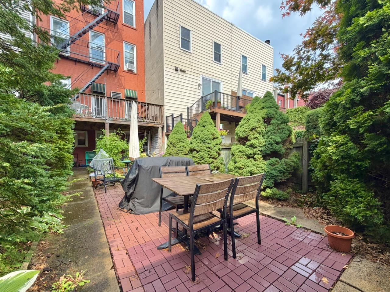 733 PARK AVE Unit: G
