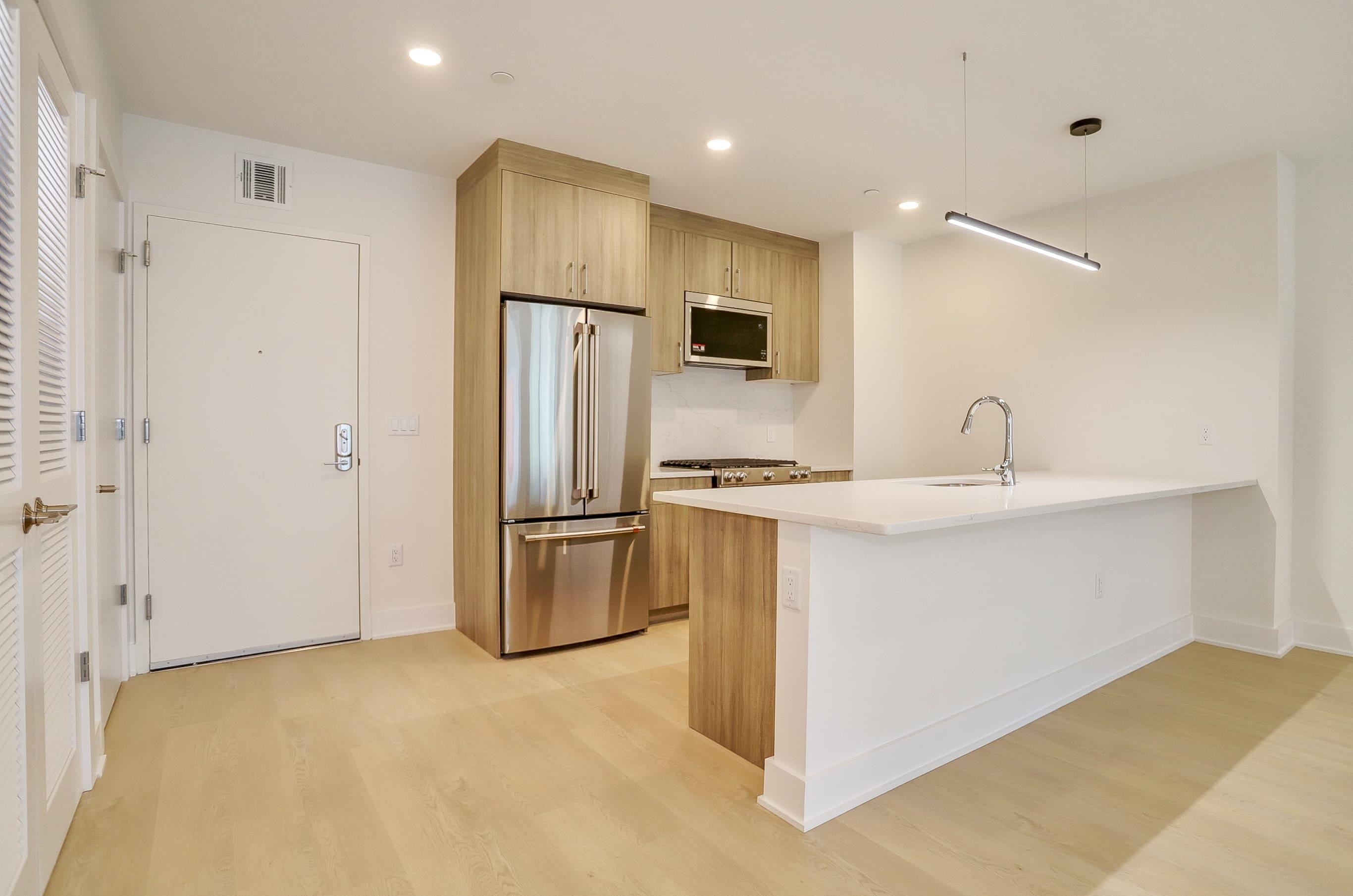 303 MADISON ST Unit: 402