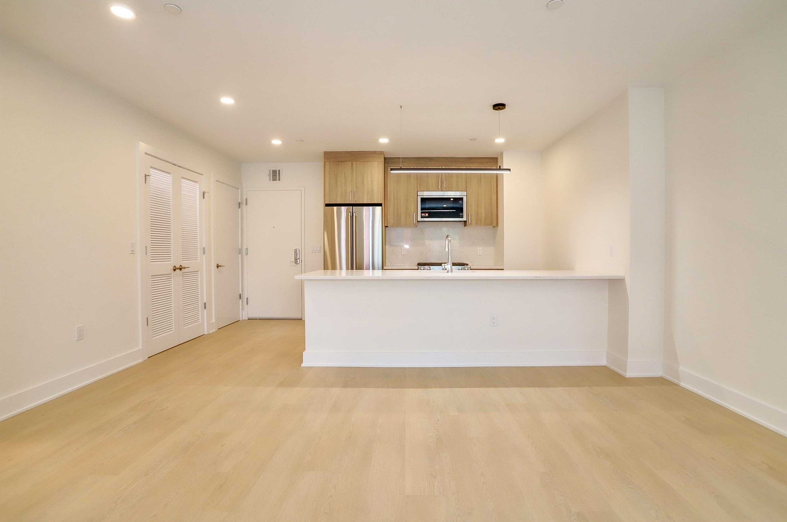 303 MADISON ST Unit: 402