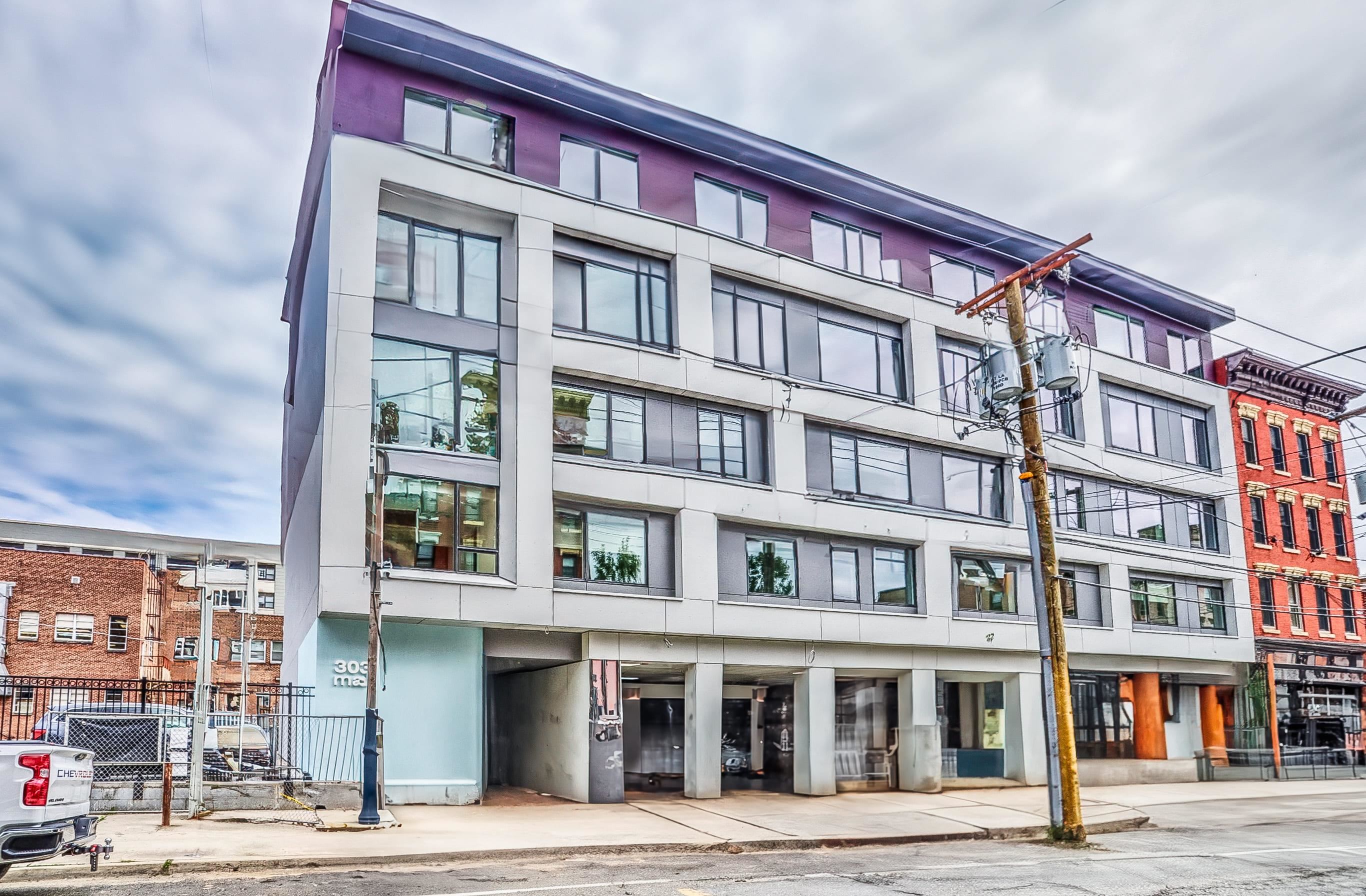303 MADISON ST Unit: 402