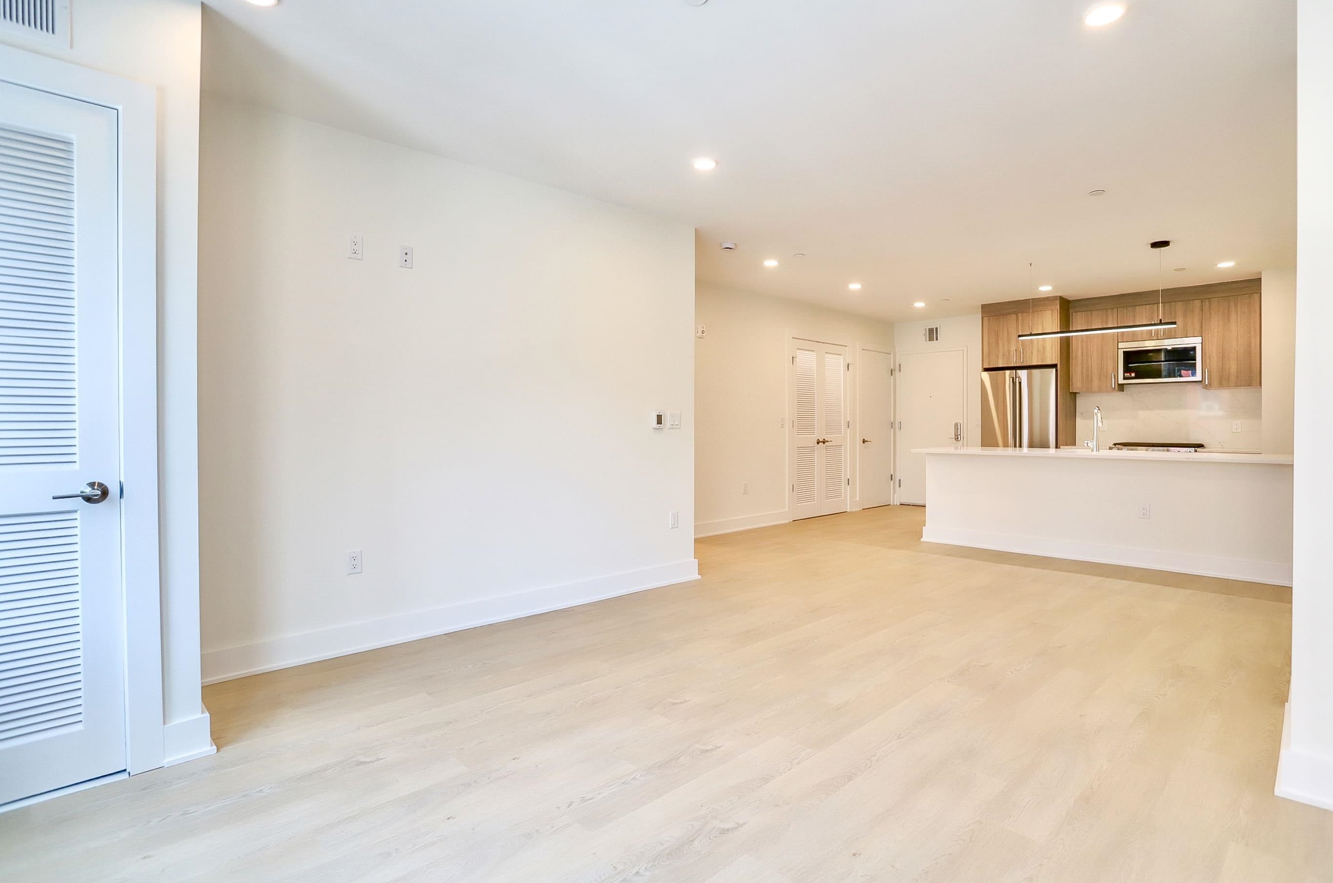 303 MADISON ST Unit: 402