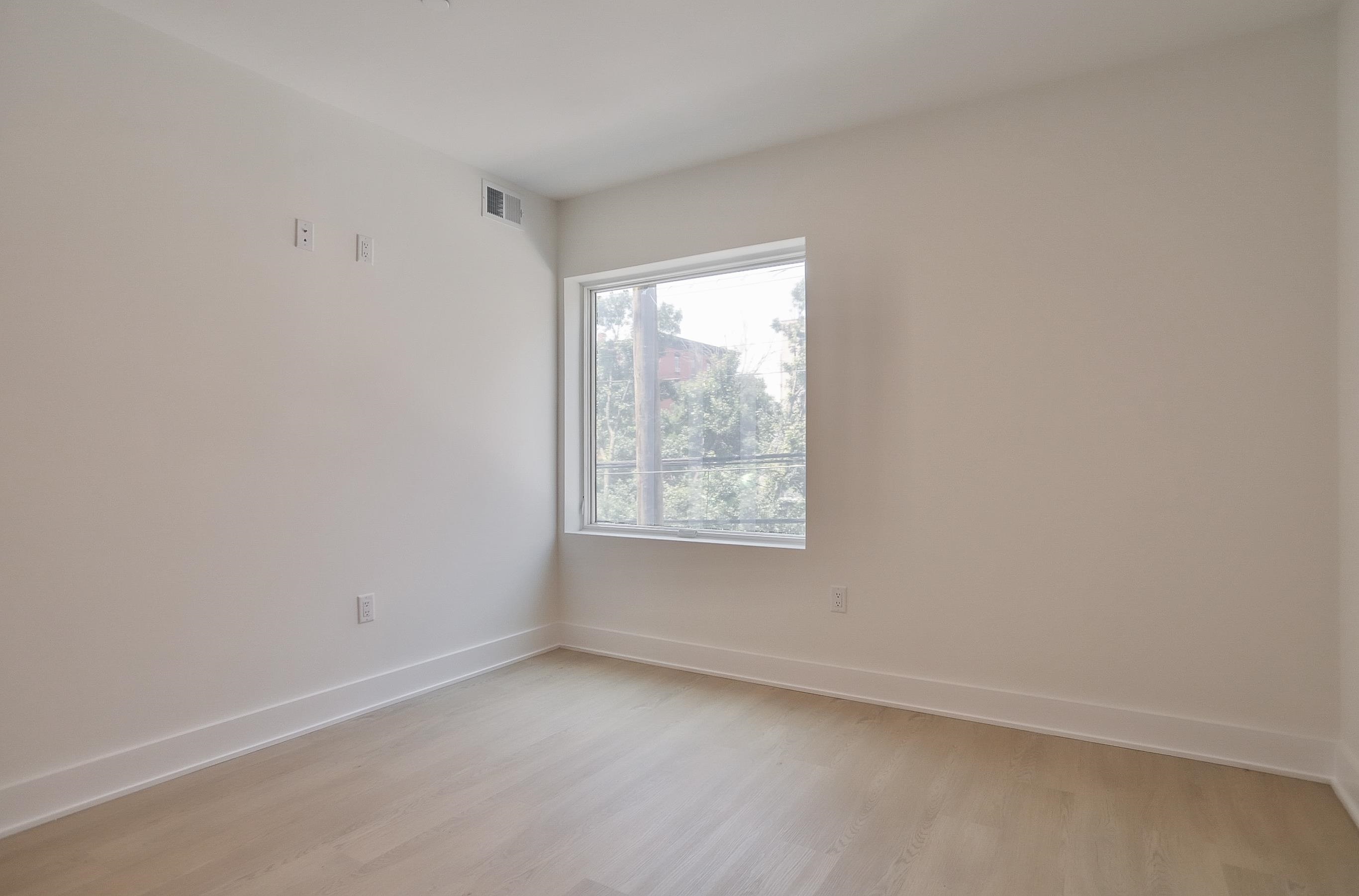 303 MADISON ST Unit: 402