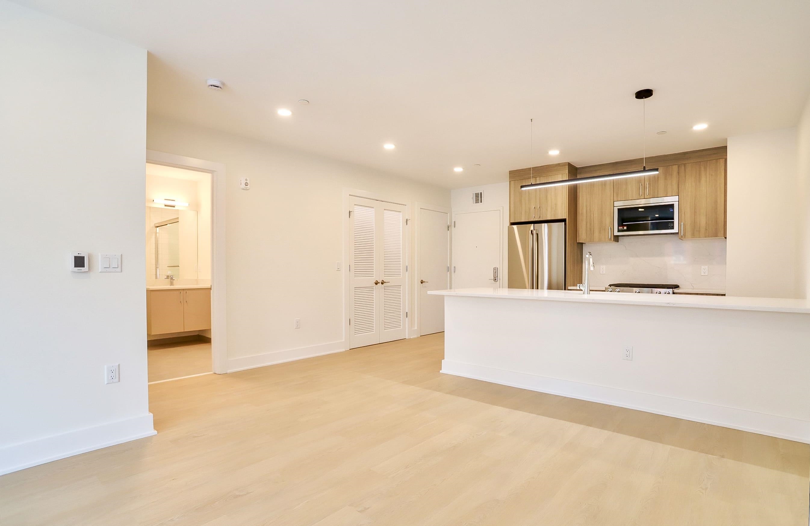 303 MADISON ST Unit: 402