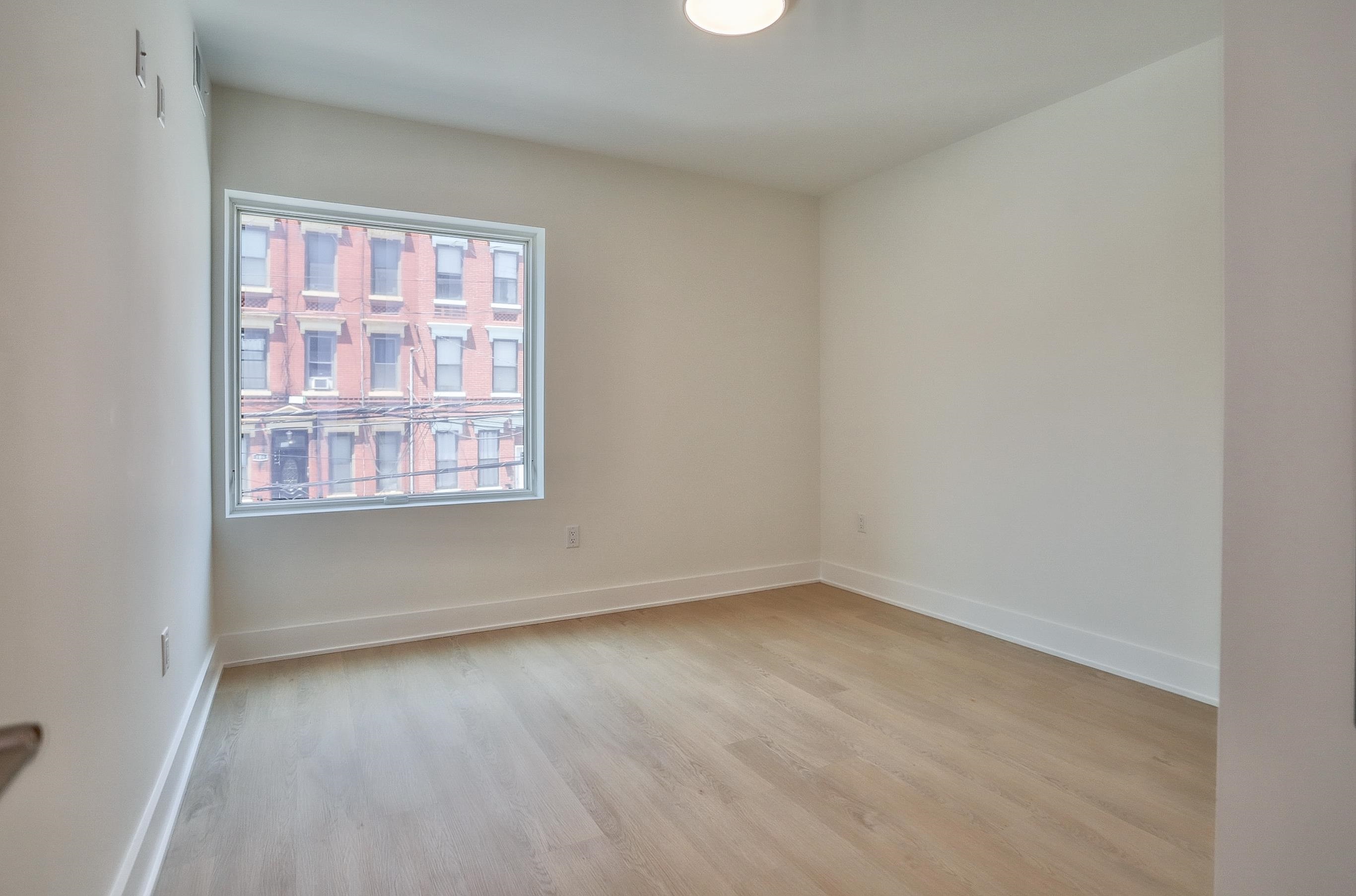 303 MADISON ST Unit: 402