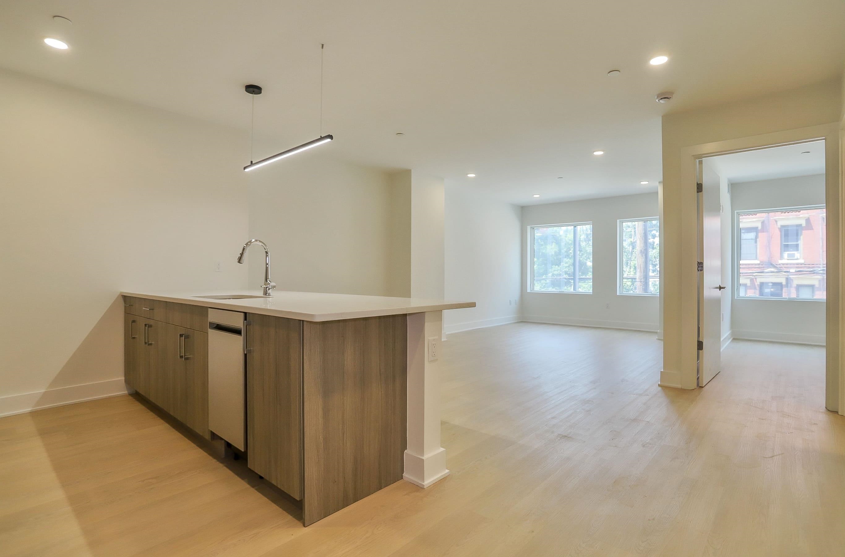 303 MADISON ST Unit: 402