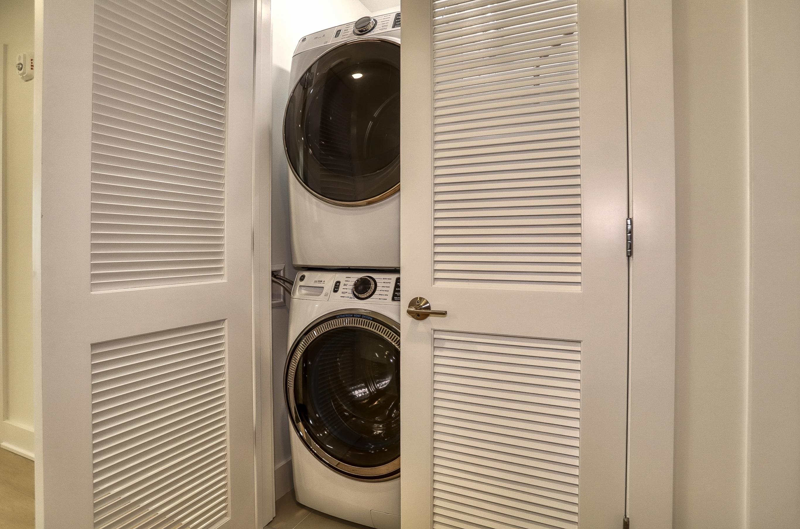 303 MADISON ST Unit: 402