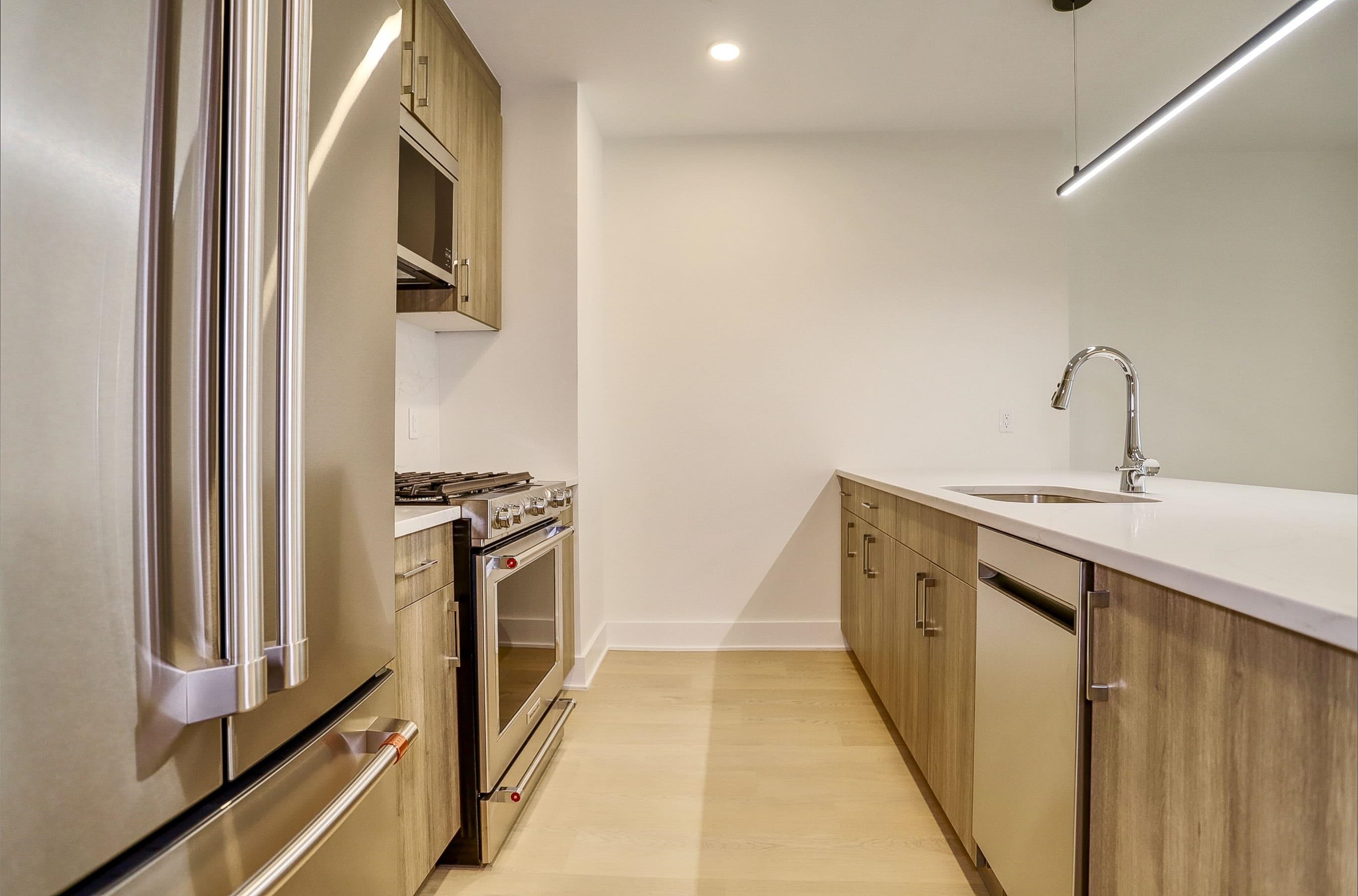 303 MADISON ST Unit: 402