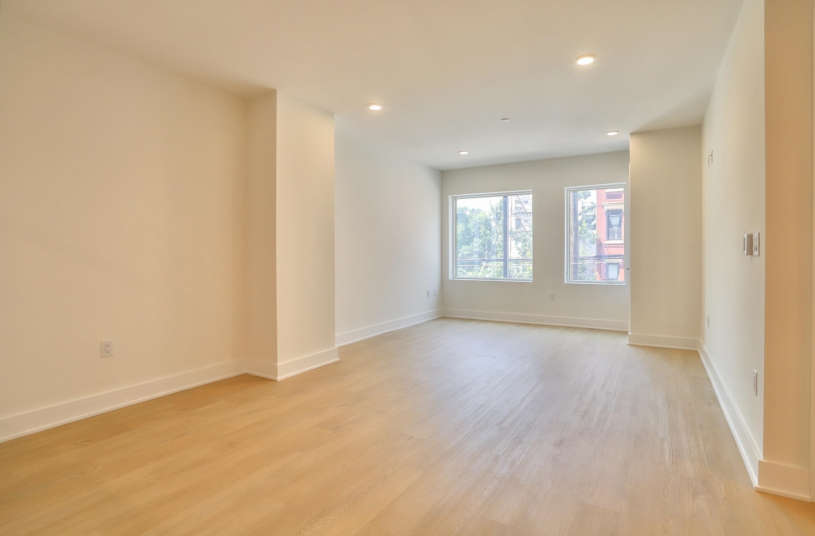 303 MADISON ST Unit: 402