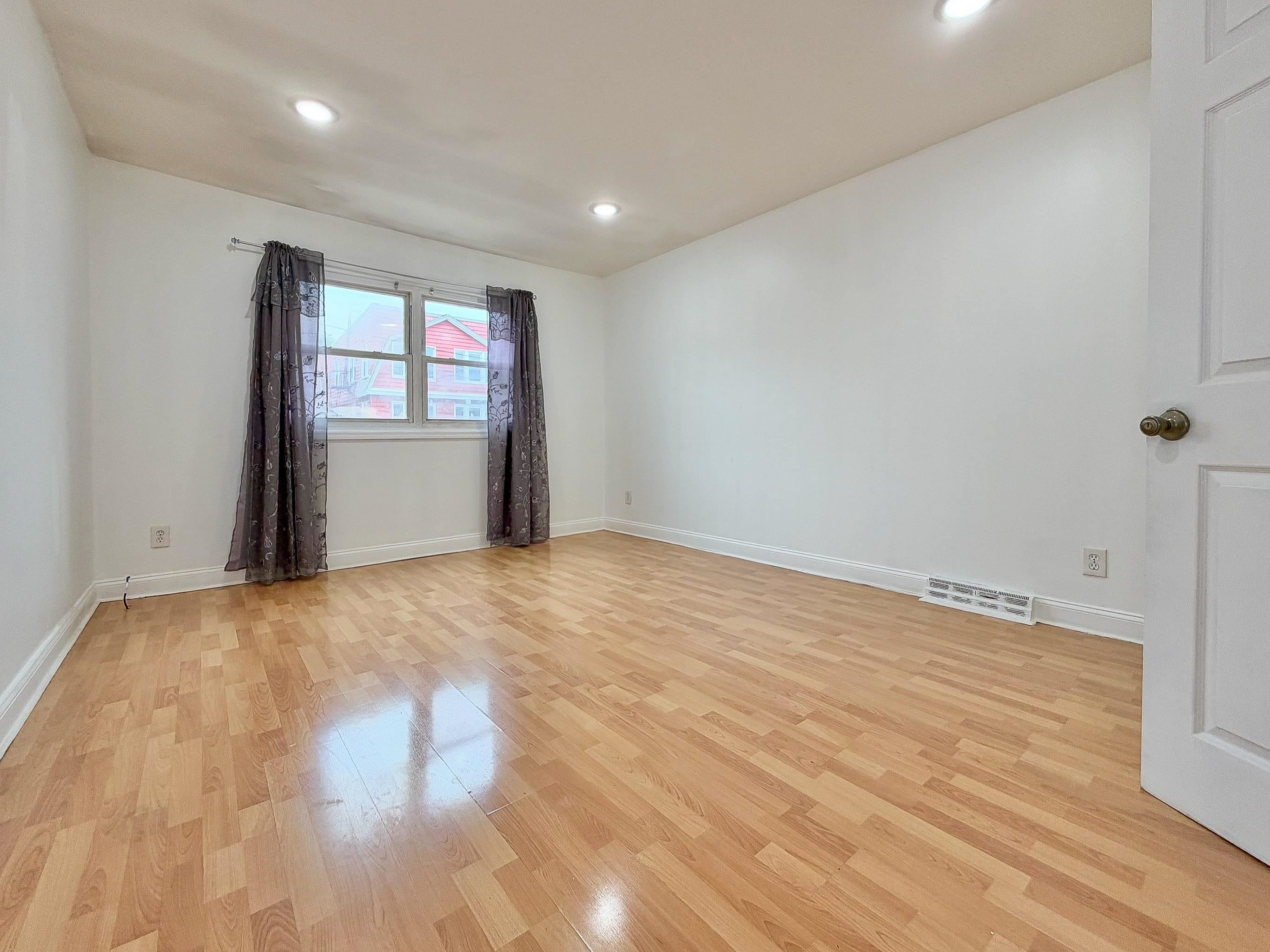 8 VAN NOSTRAND AVE