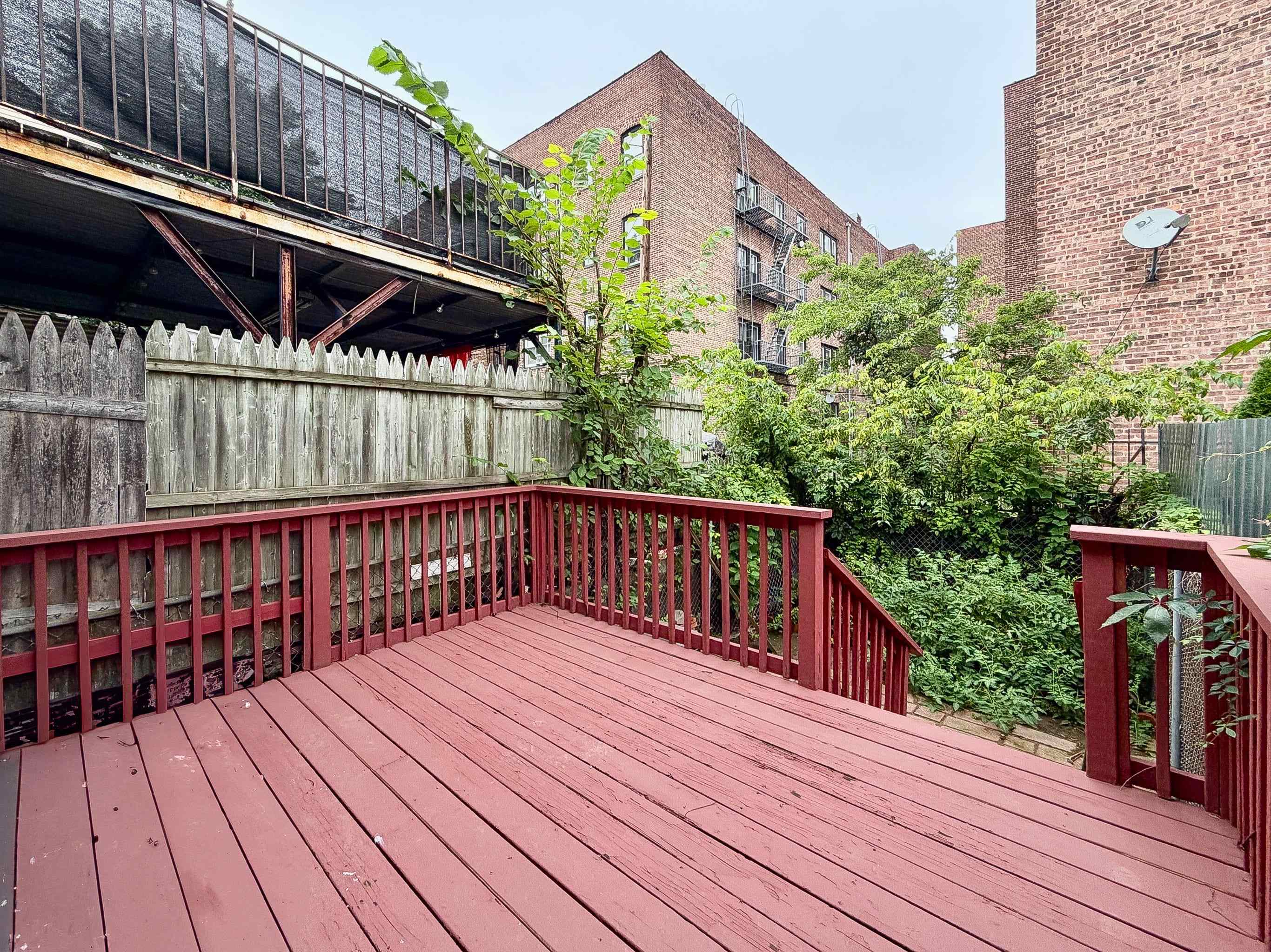 8 VAN NOSTRAND AVE