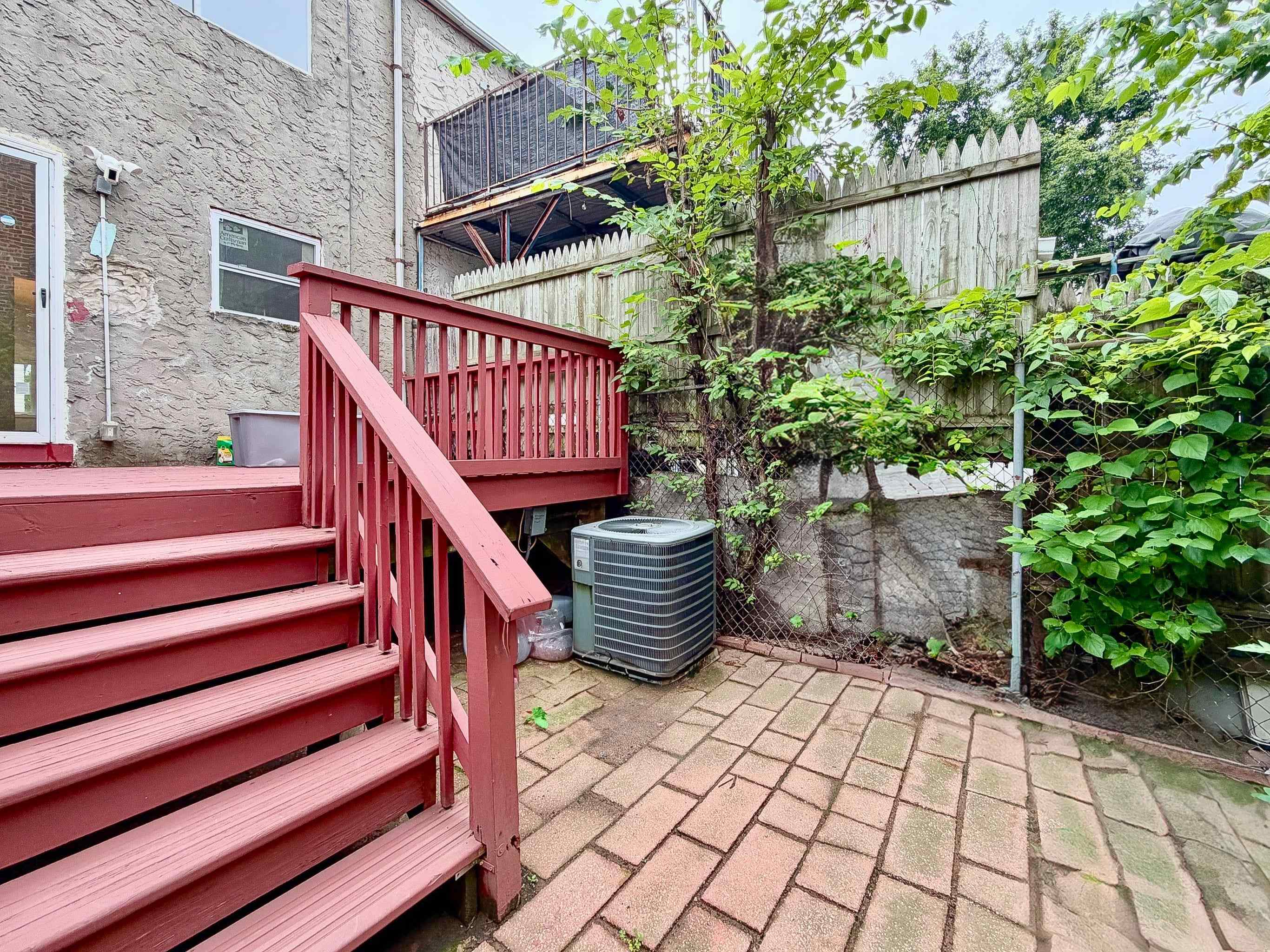 8 VAN NOSTRAND AVE