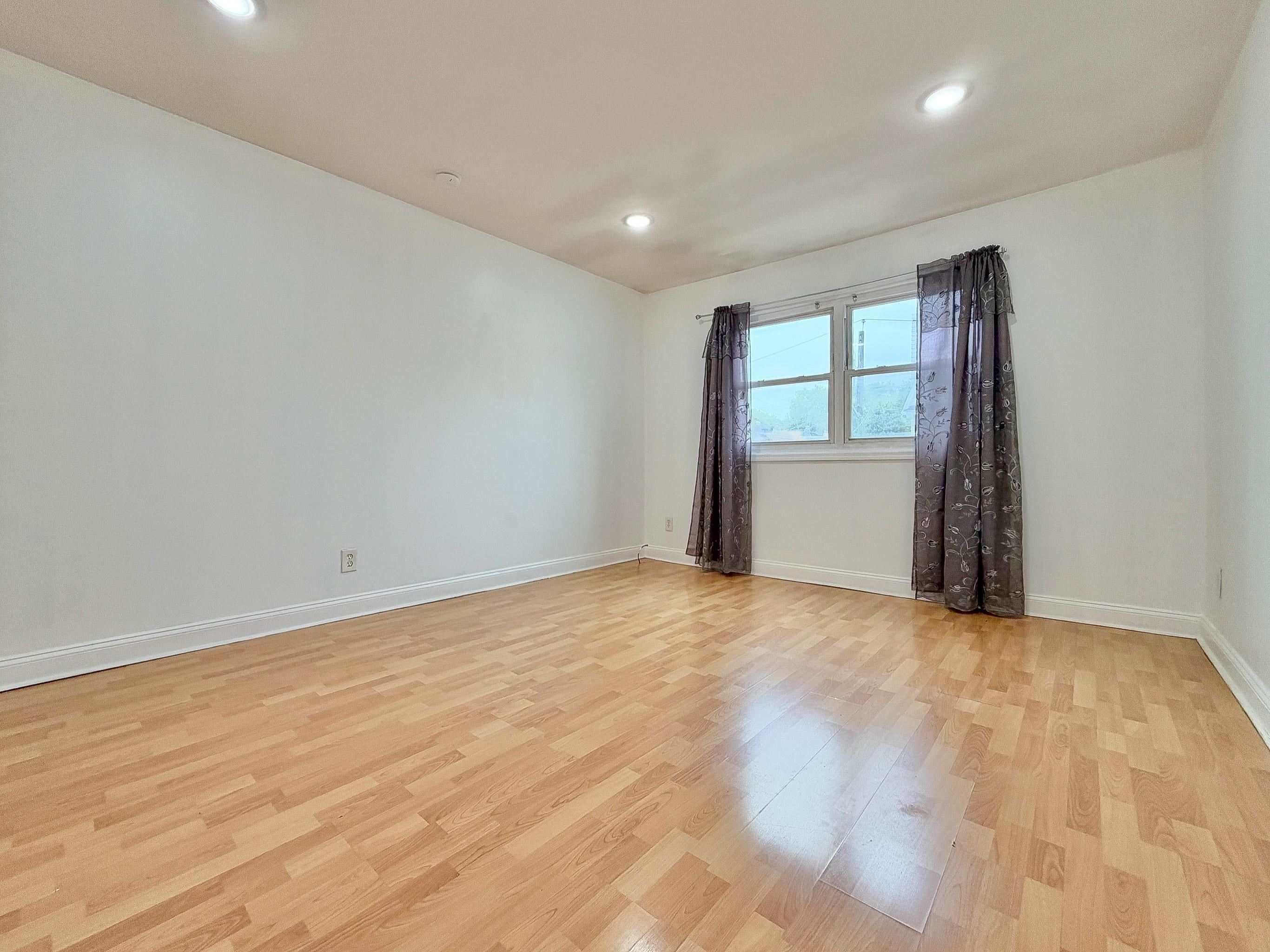 8 VAN NOSTRAND AVE
