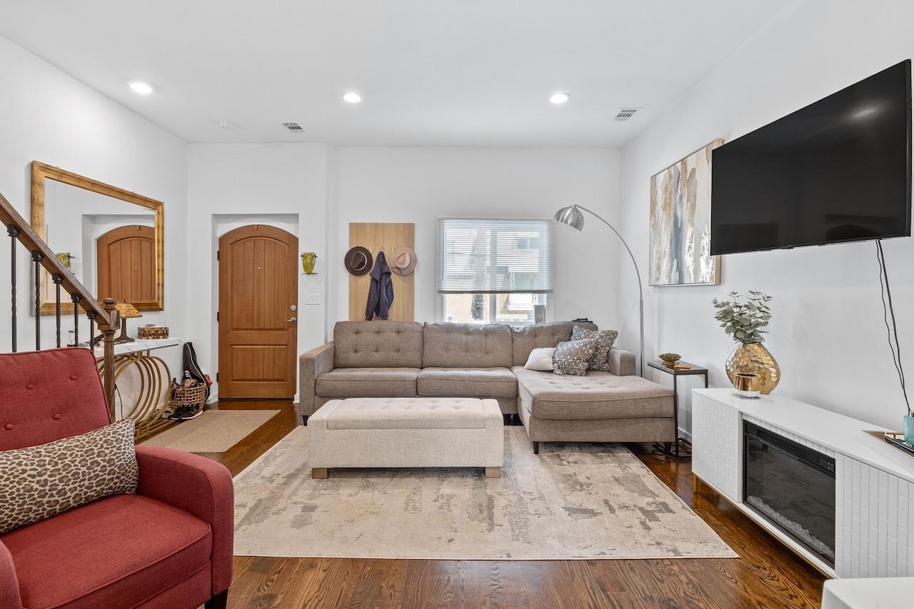 419 7TH ST Unit: 2