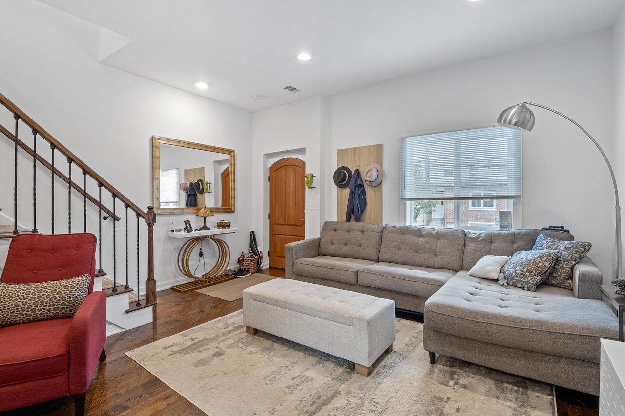 419 7TH ST Unit: 2