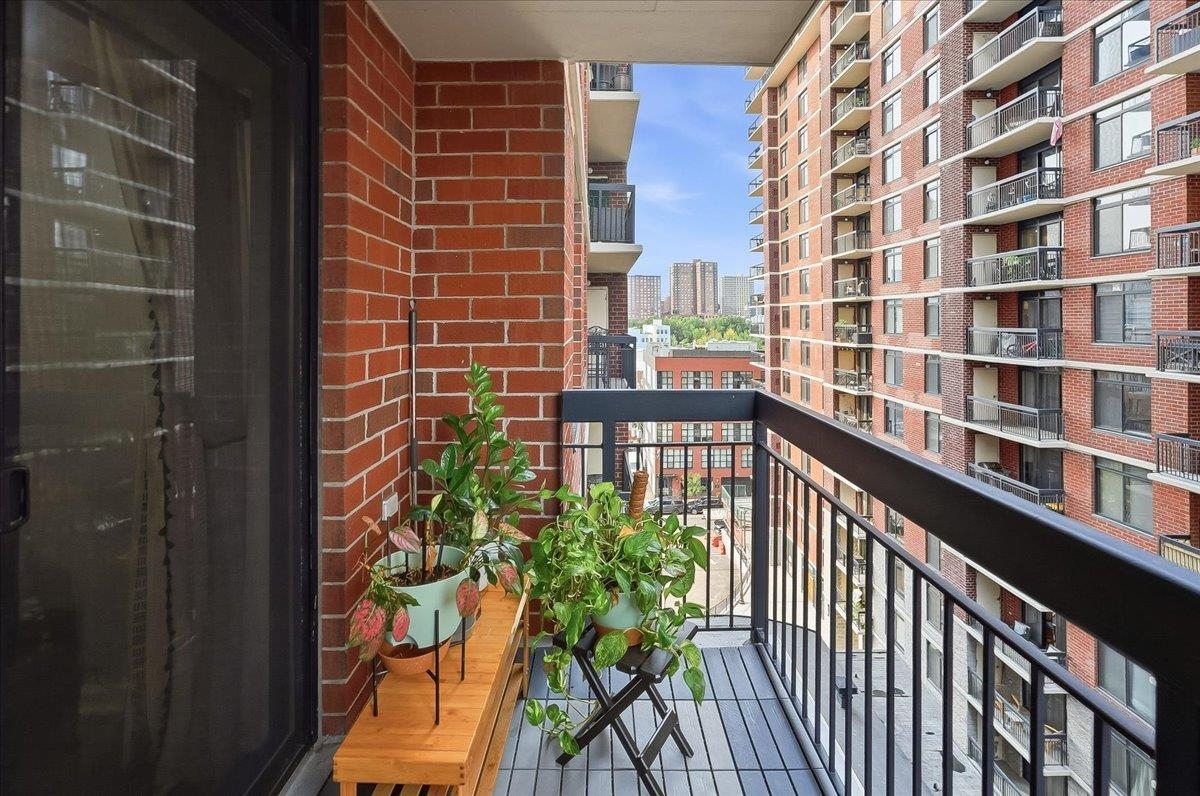 700 1ST ST Unit: 8C