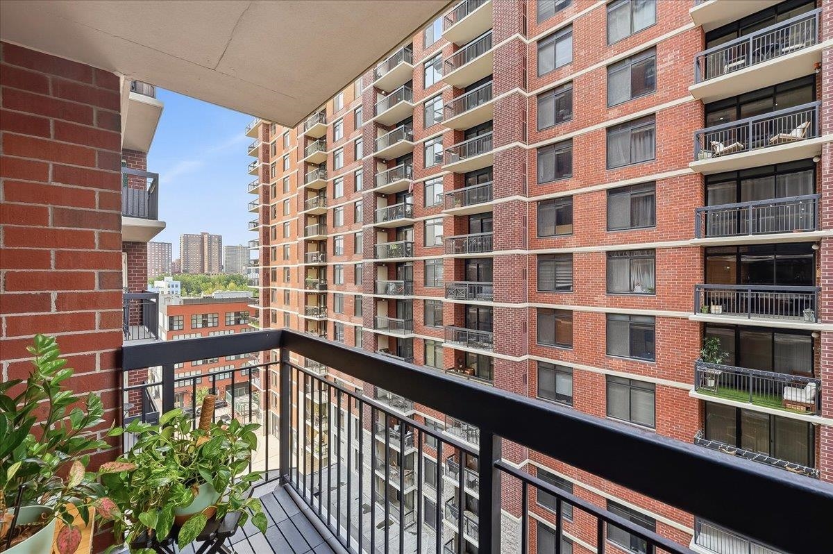 700 1ST ST Unit: 8C