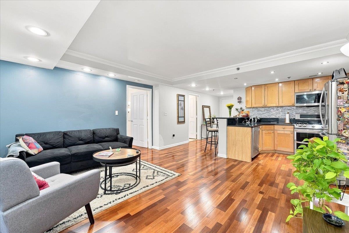 700 1ST ST Unit: 8C