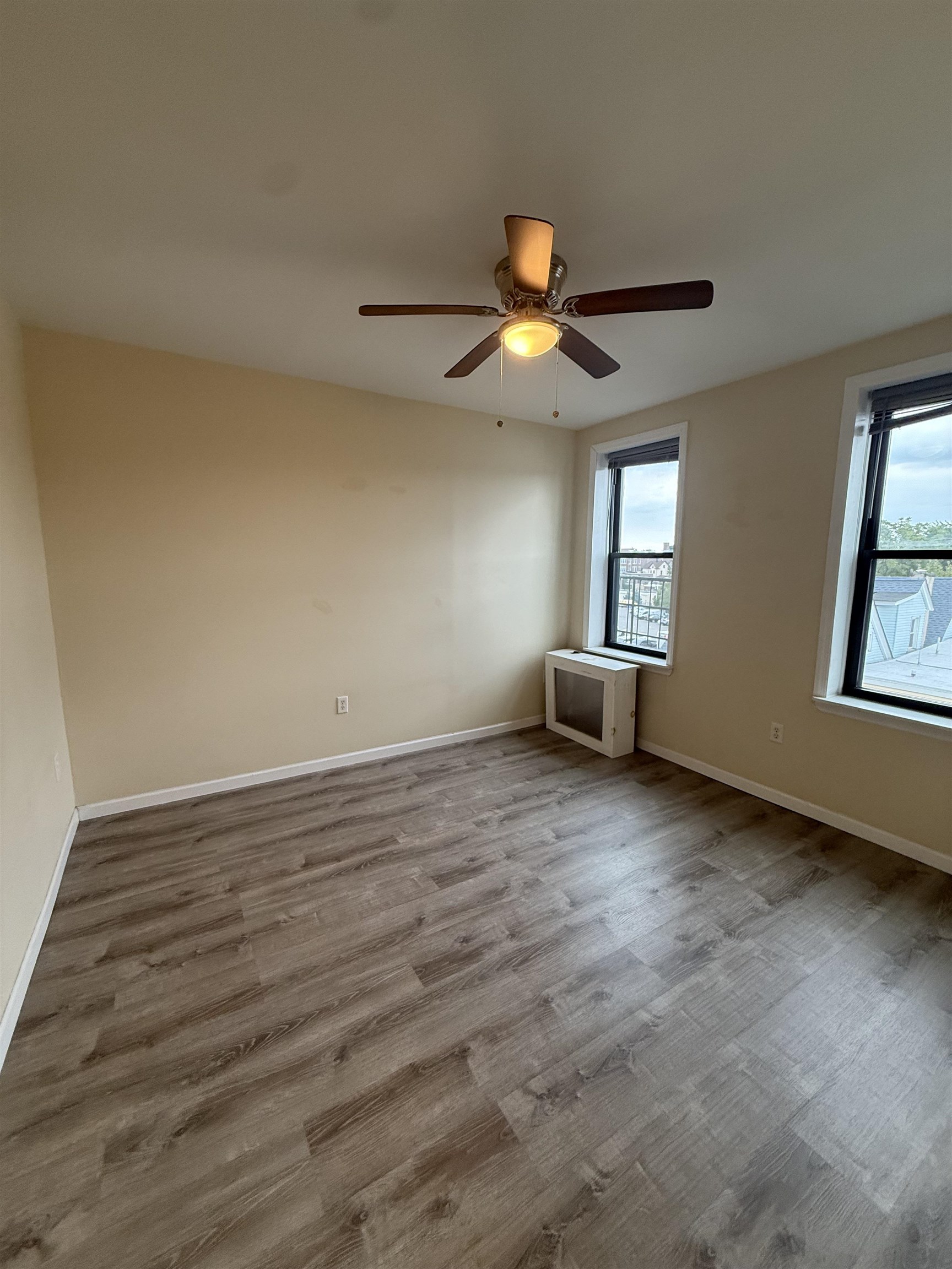 3726 PARK AVE Unit: E5