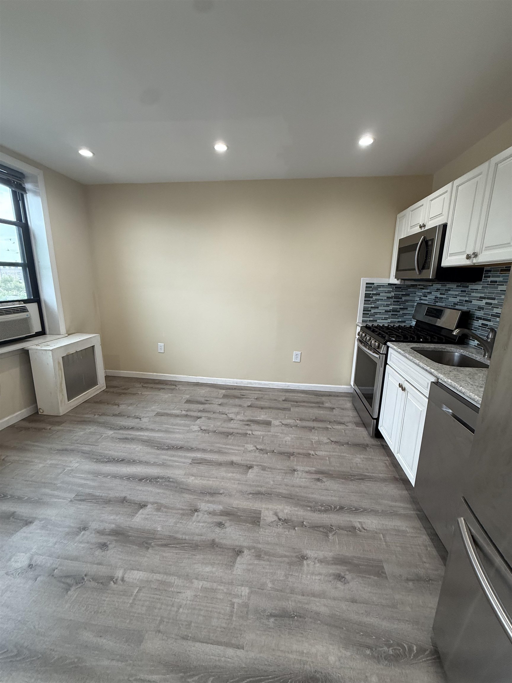 3726 PARK AVE Unit: E5