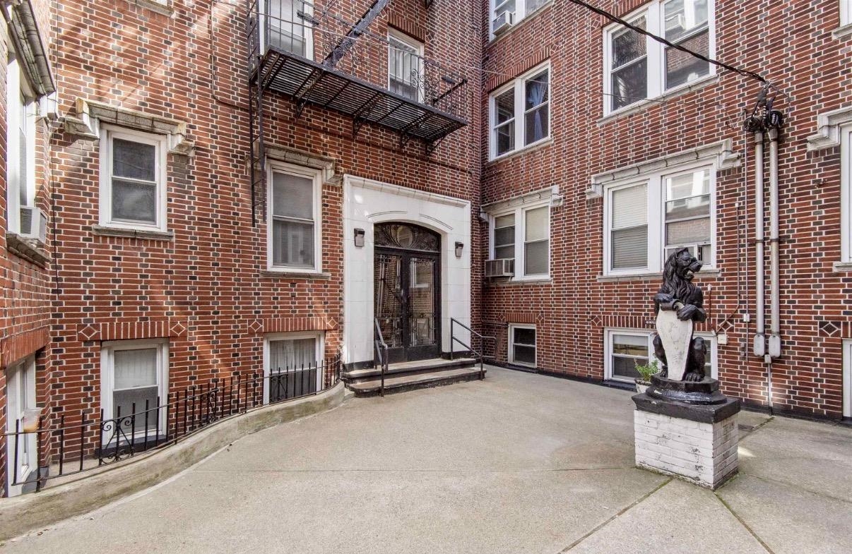 3726 PARK AVE Unit: E5