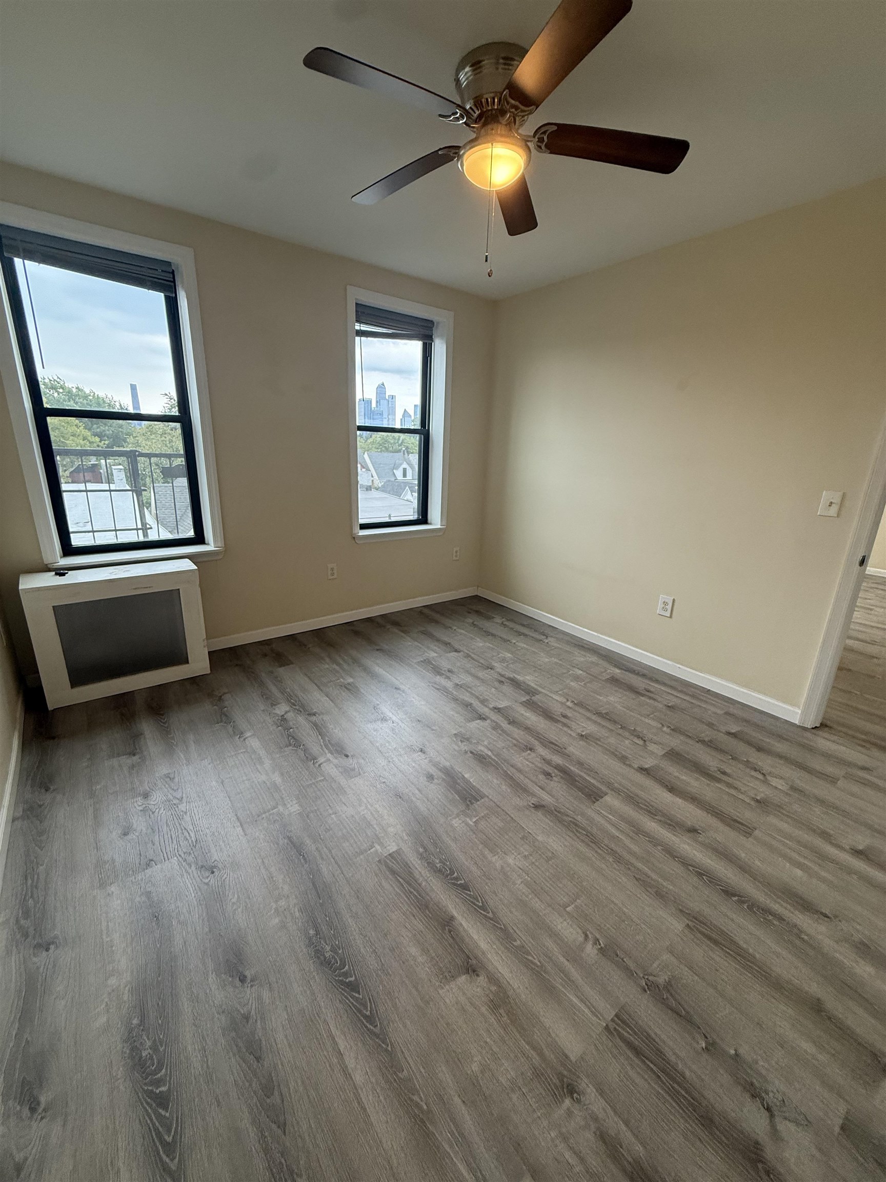 3726 PARK AVE Unit: E5
