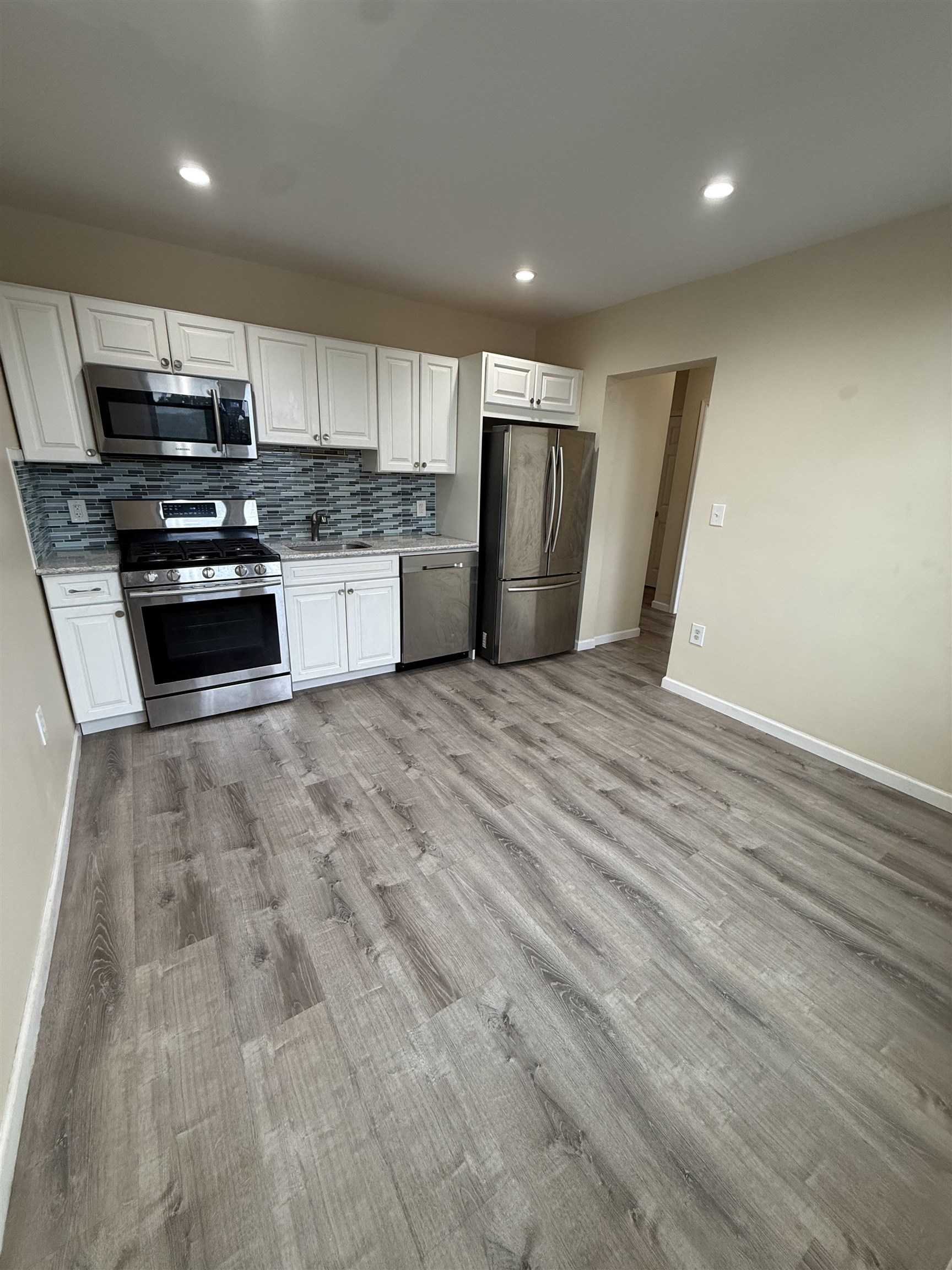 3726 PARK AVE Unit: E5