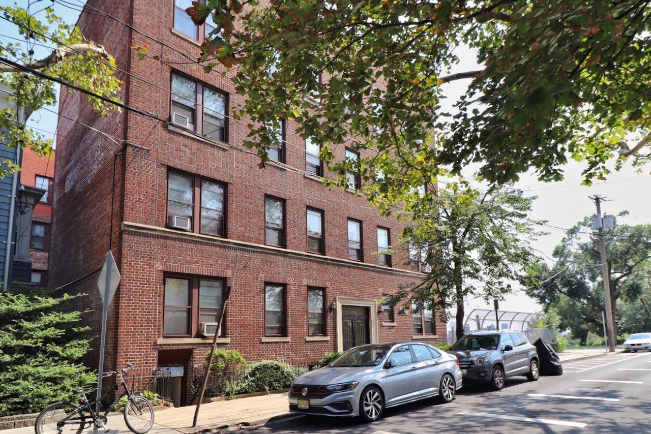 334 OGDEN AVE Unit: 25