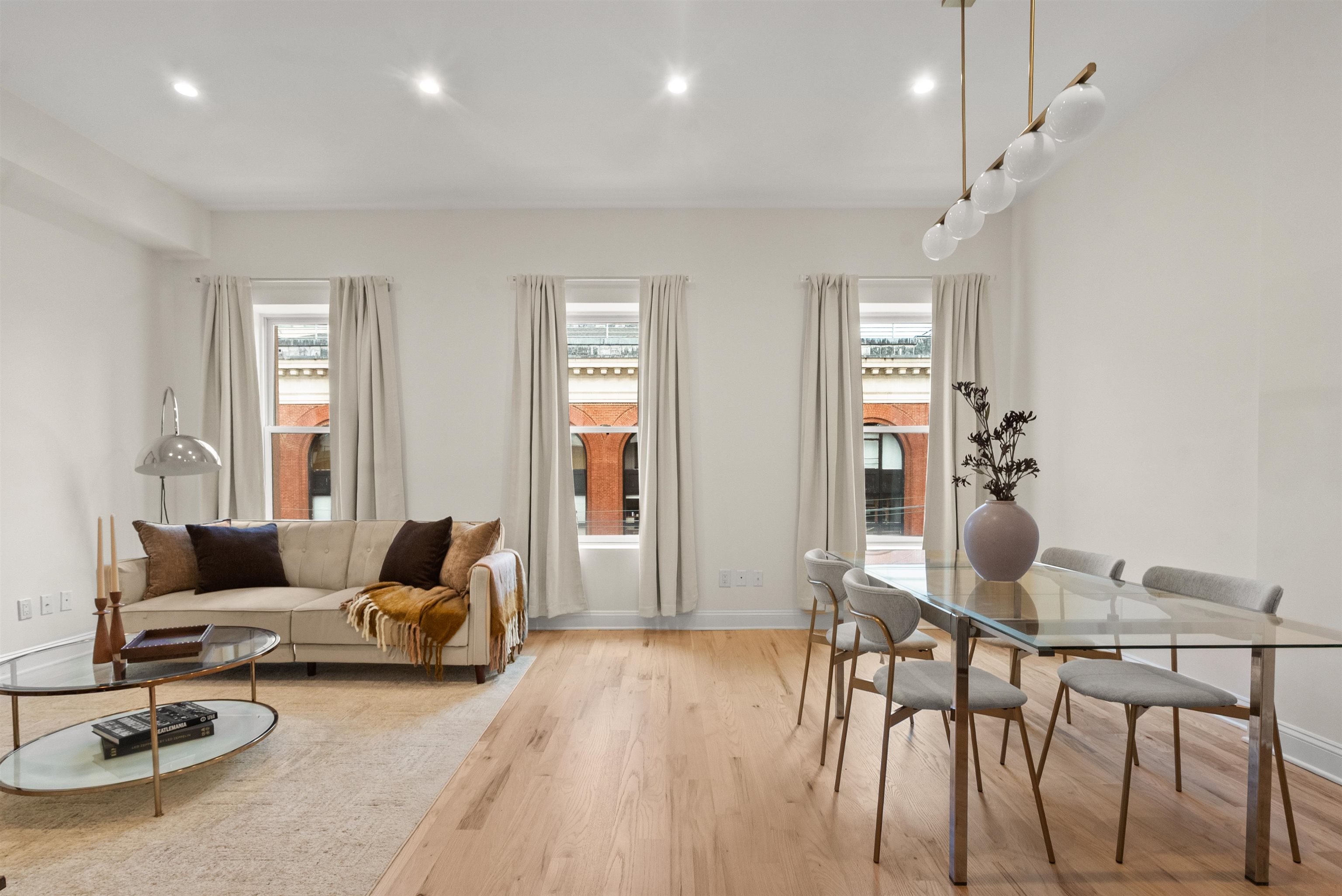 522 HUDSON ST Unit: 4