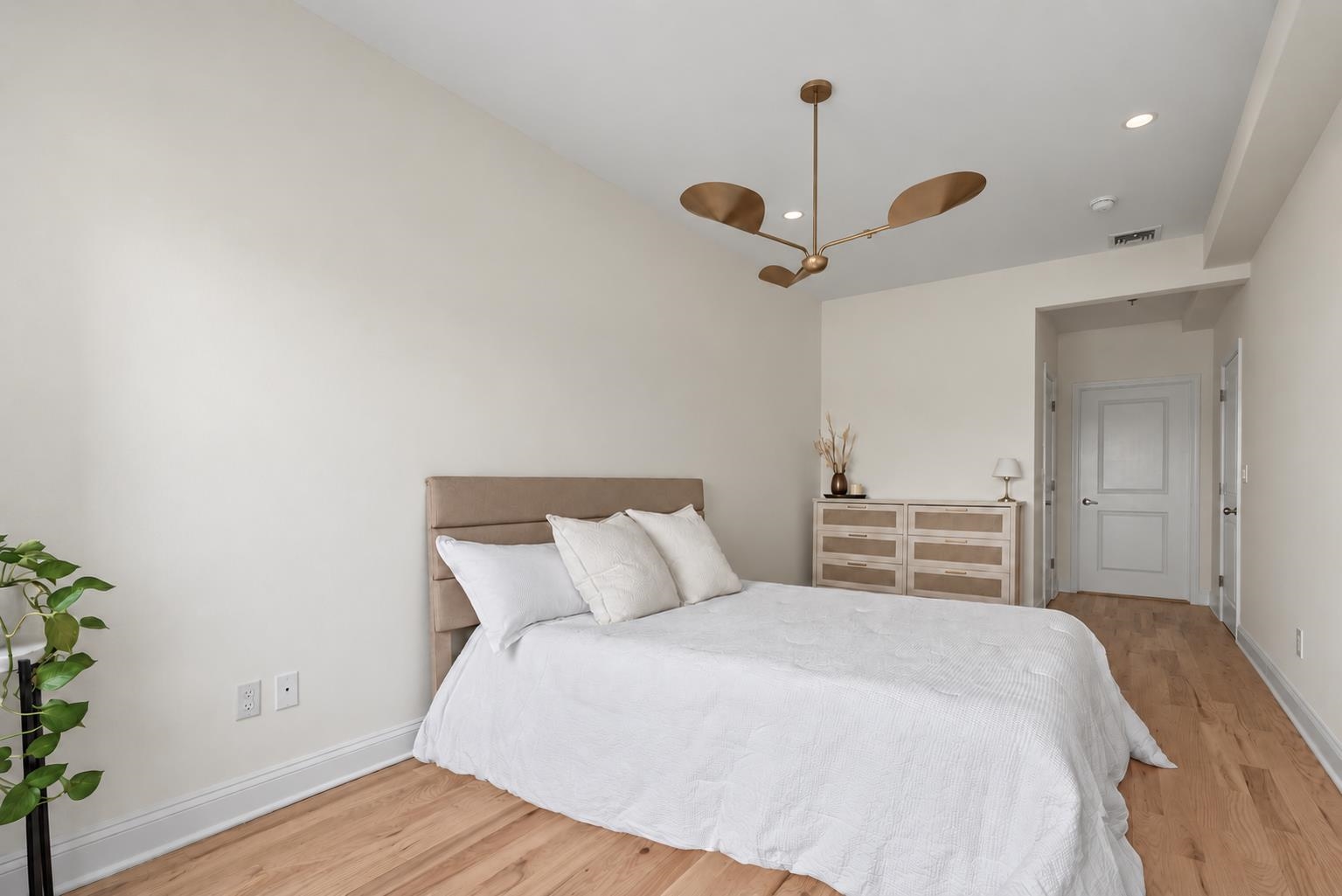 522 HUDSON ST Unit: 4