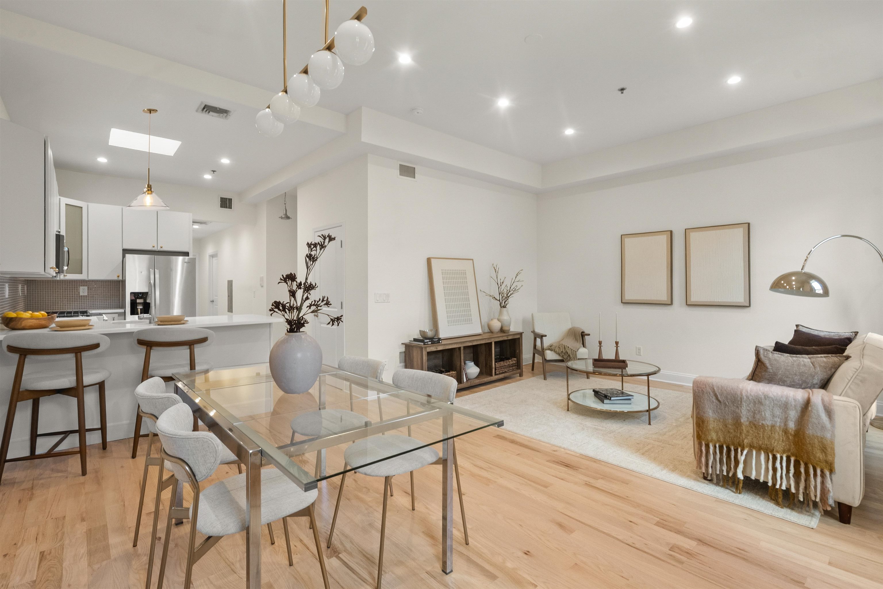 522 HUDSON ST Unit: 4