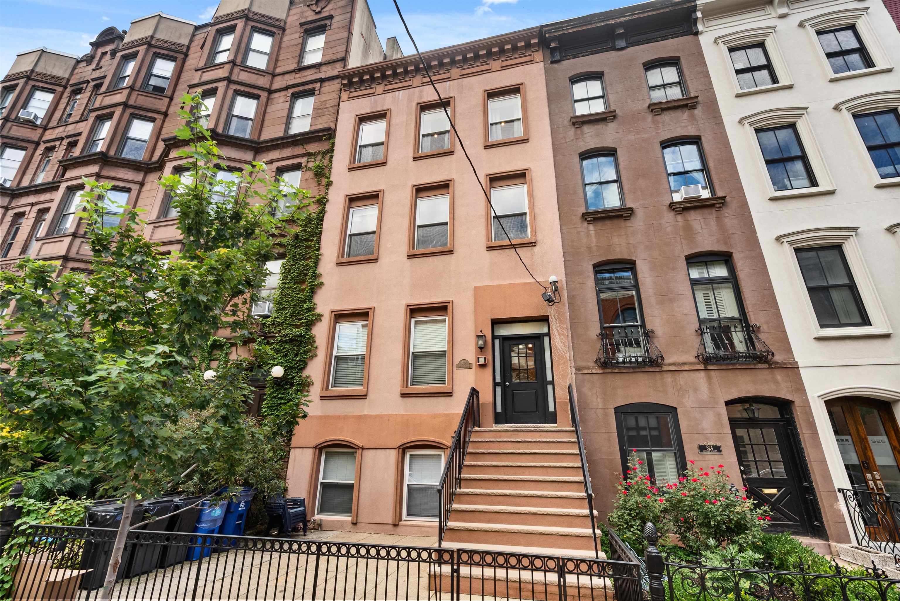 522 HUDSON ST Unit: 4