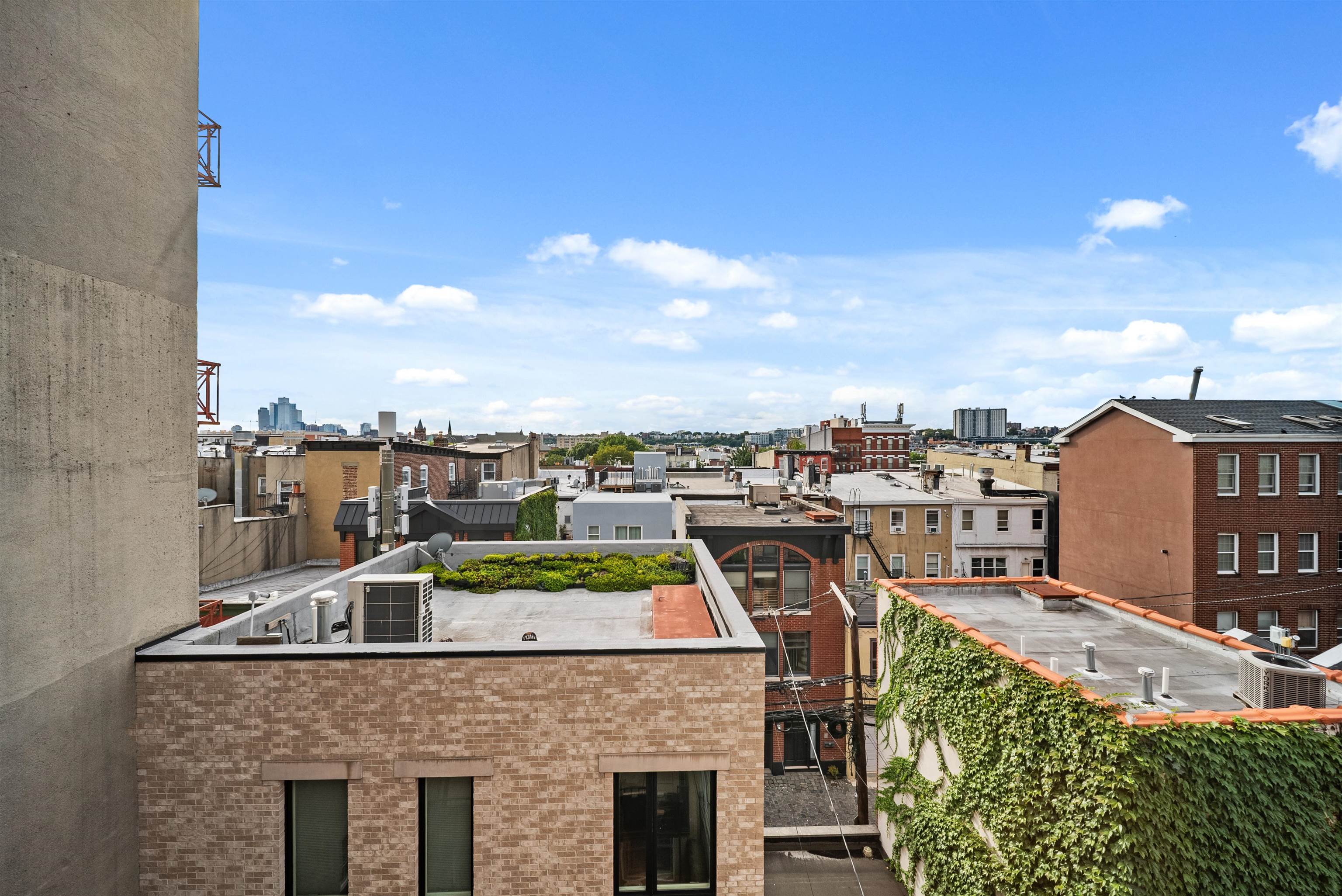 522 HUDSON ST Unit: 4