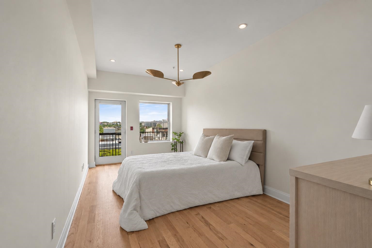 522 HUDSON ST Unit: 4