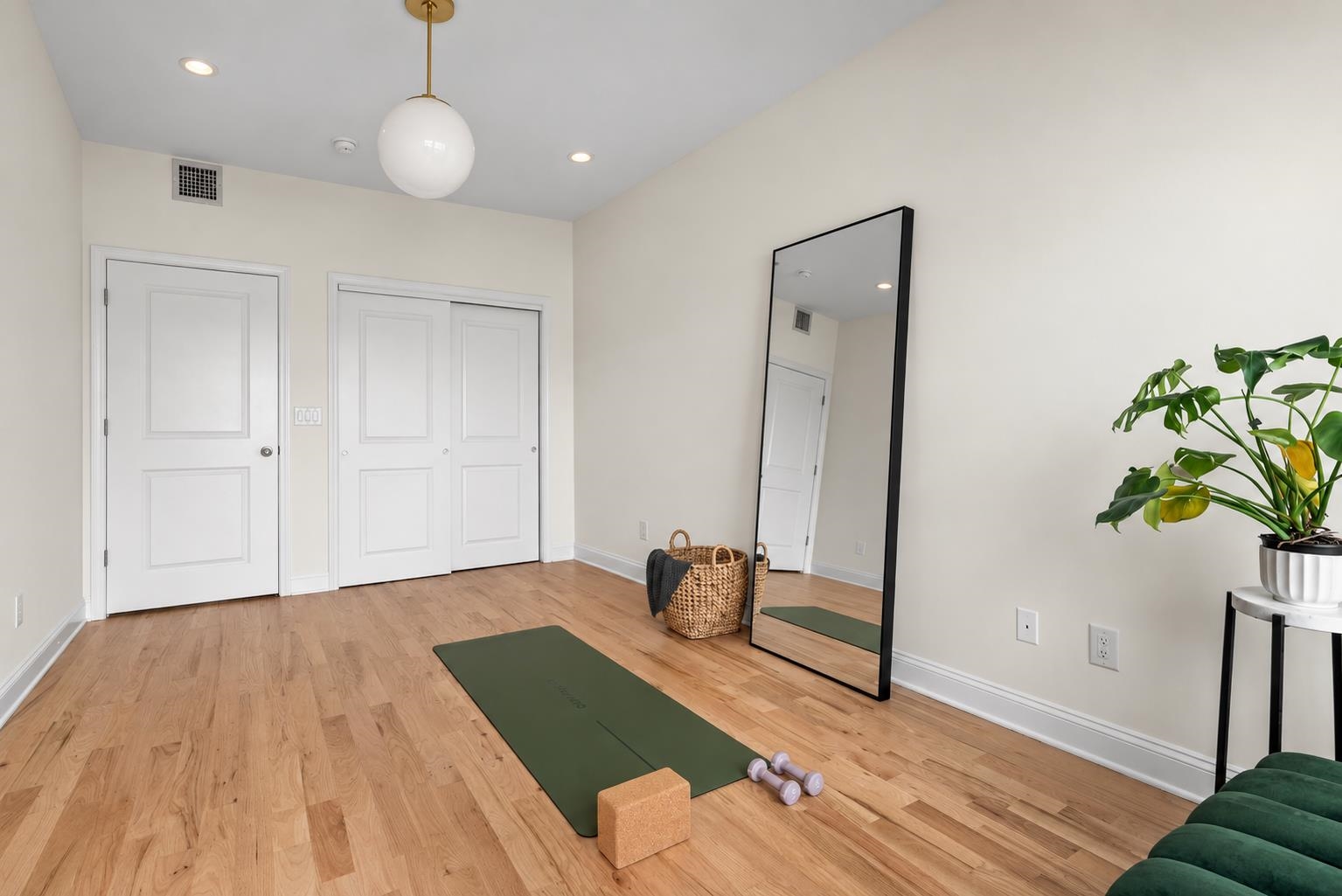 522 HUDSON ST Unit: 4