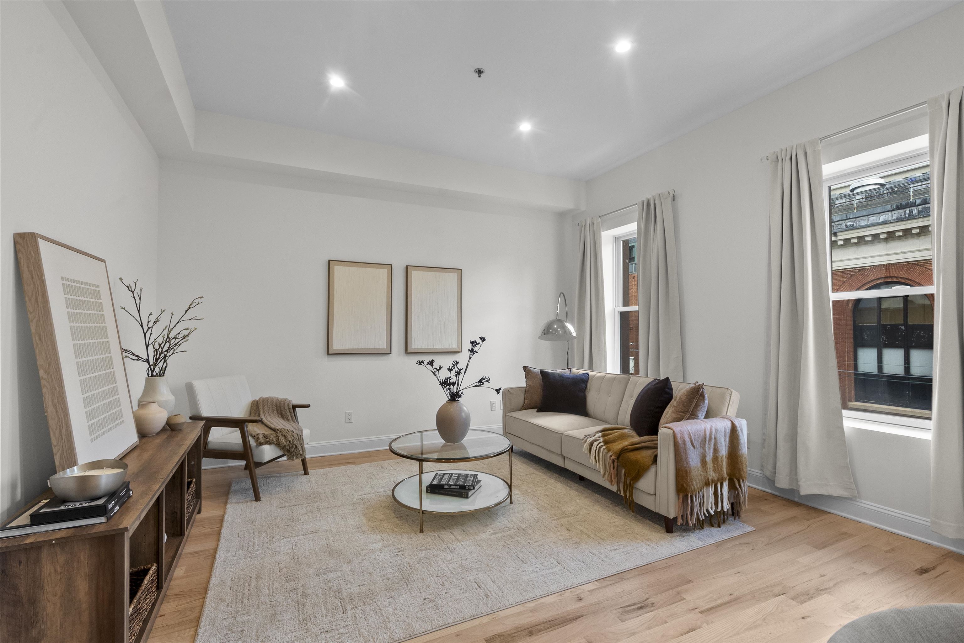 522 HUDSON ST Unit: 4
