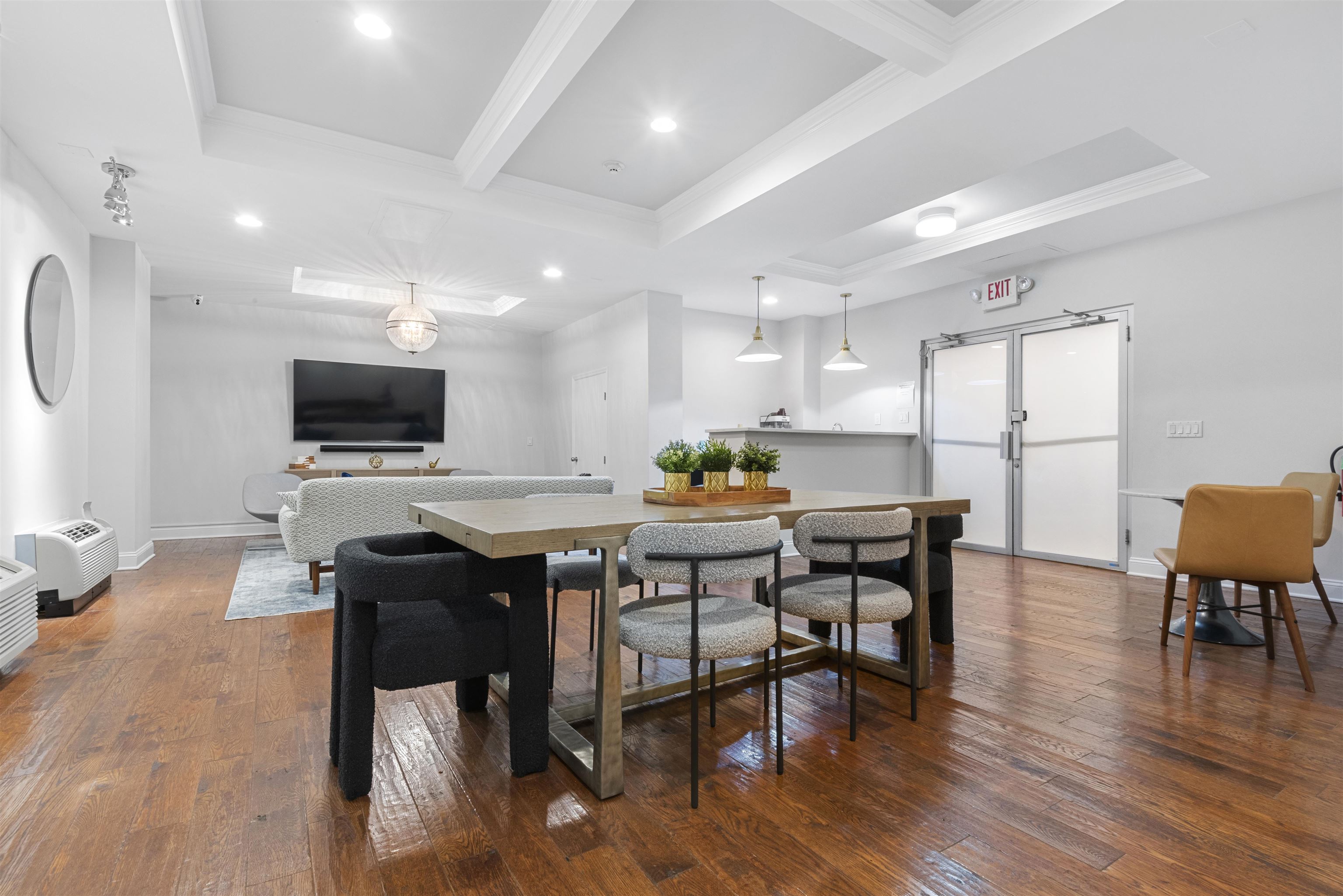 100 MANHATTAN AVE Unit: 1309