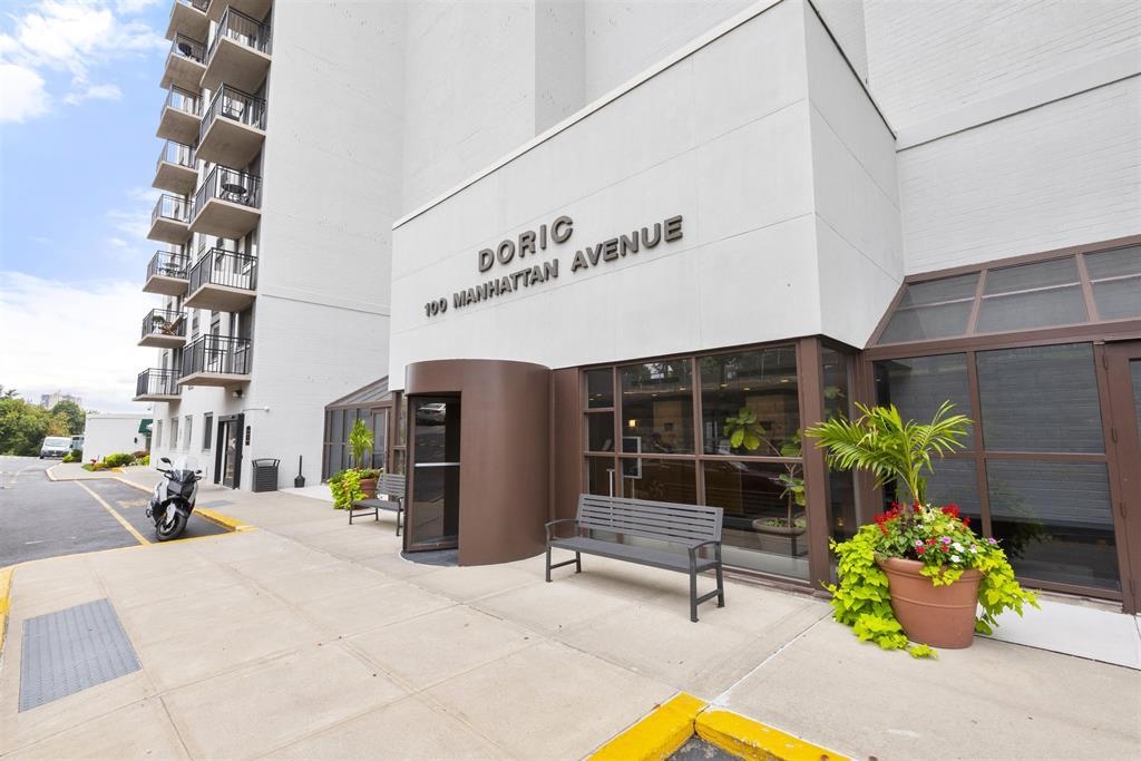 100 MANHATTAN AVE Unit: 1309