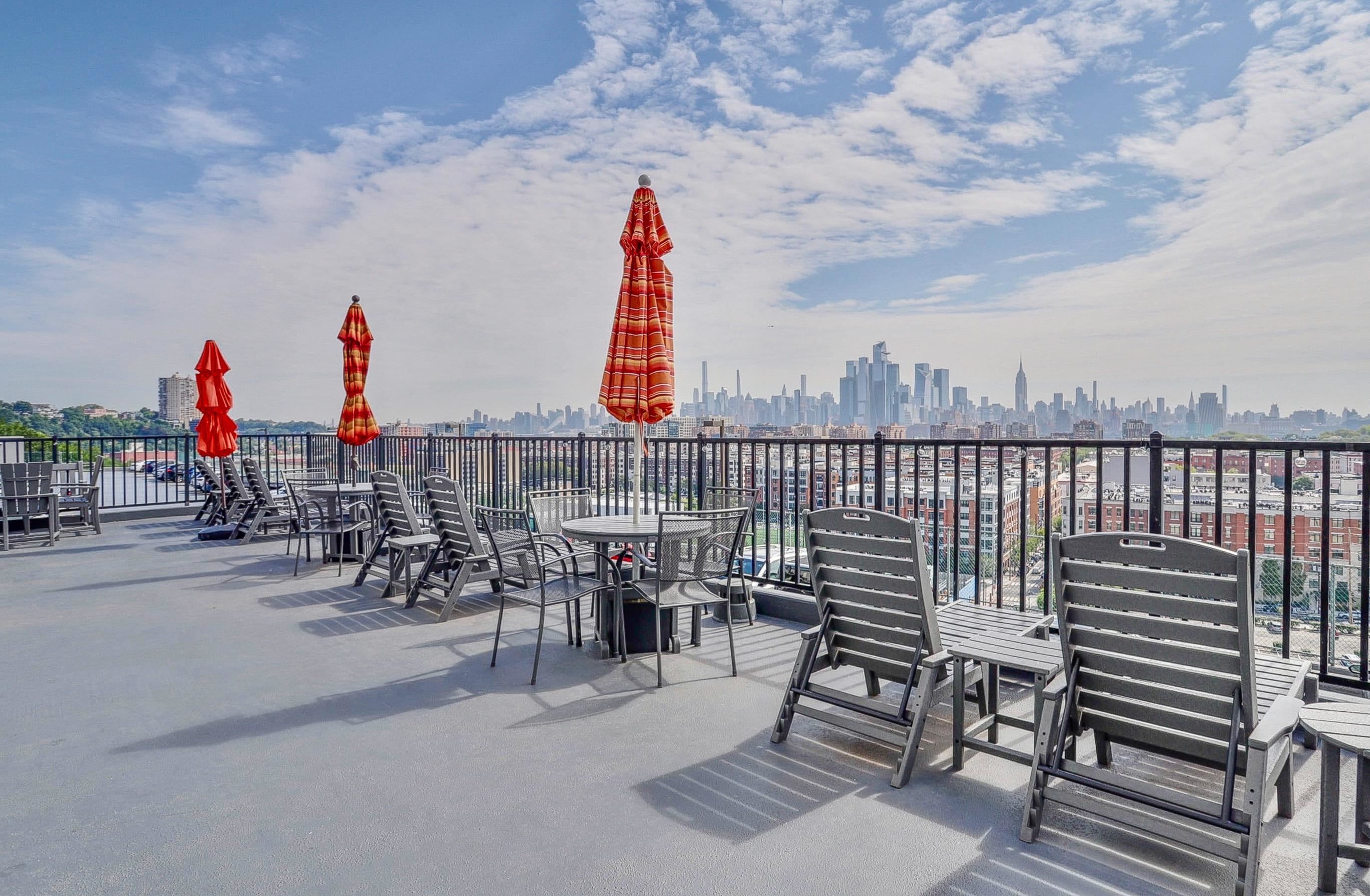 100 MANHATTAN AVE Unit: 1309