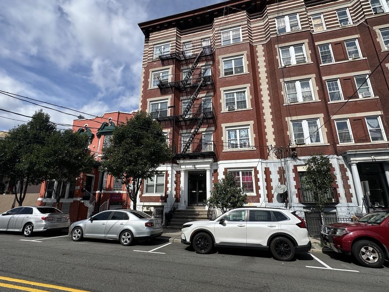 320 49TH ST Unit: 3A