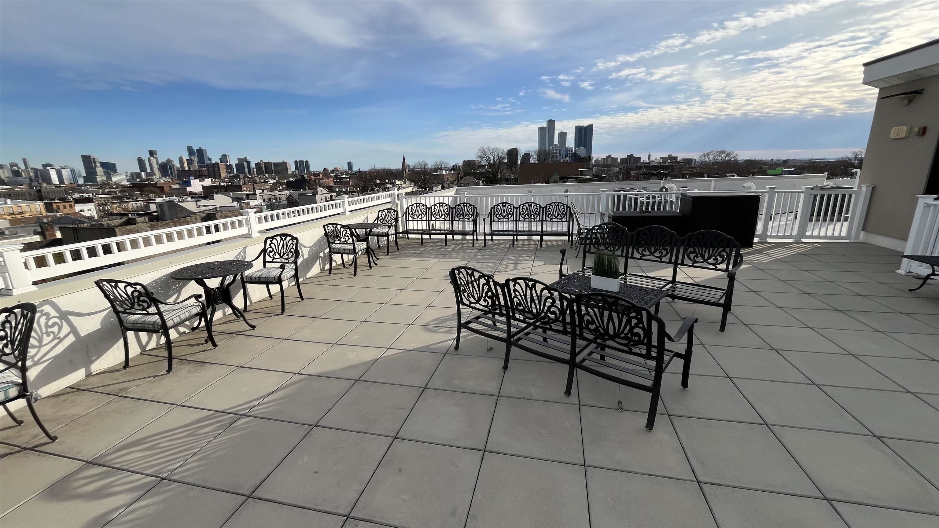 974 SUMMIT AVE Unit: 406