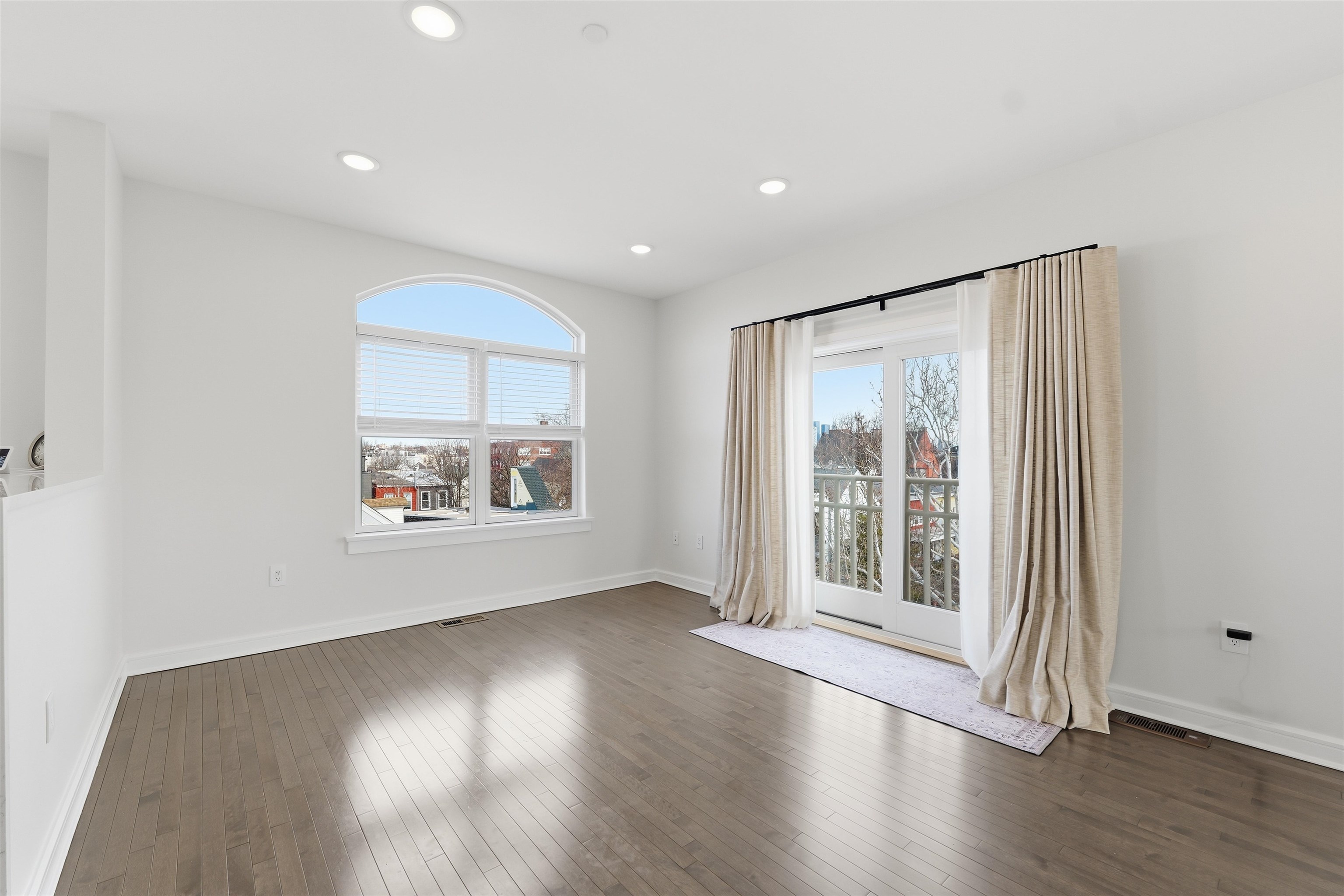 974 SUMMIT AVE Unit: 406